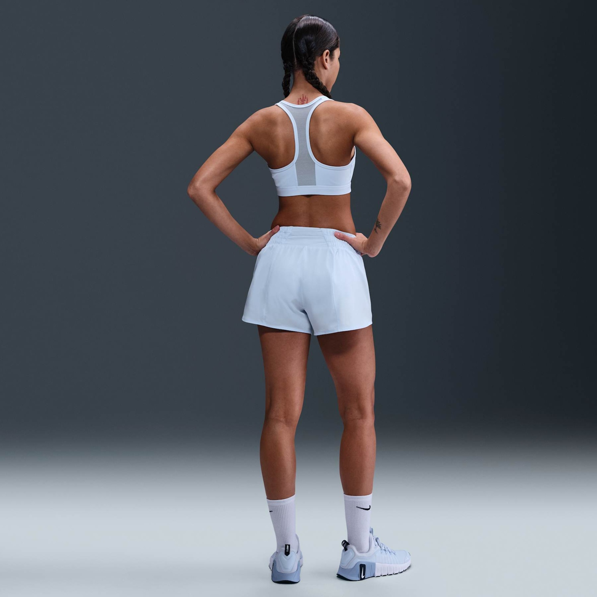 Top Nike Swoosh Feminino - Foto 5