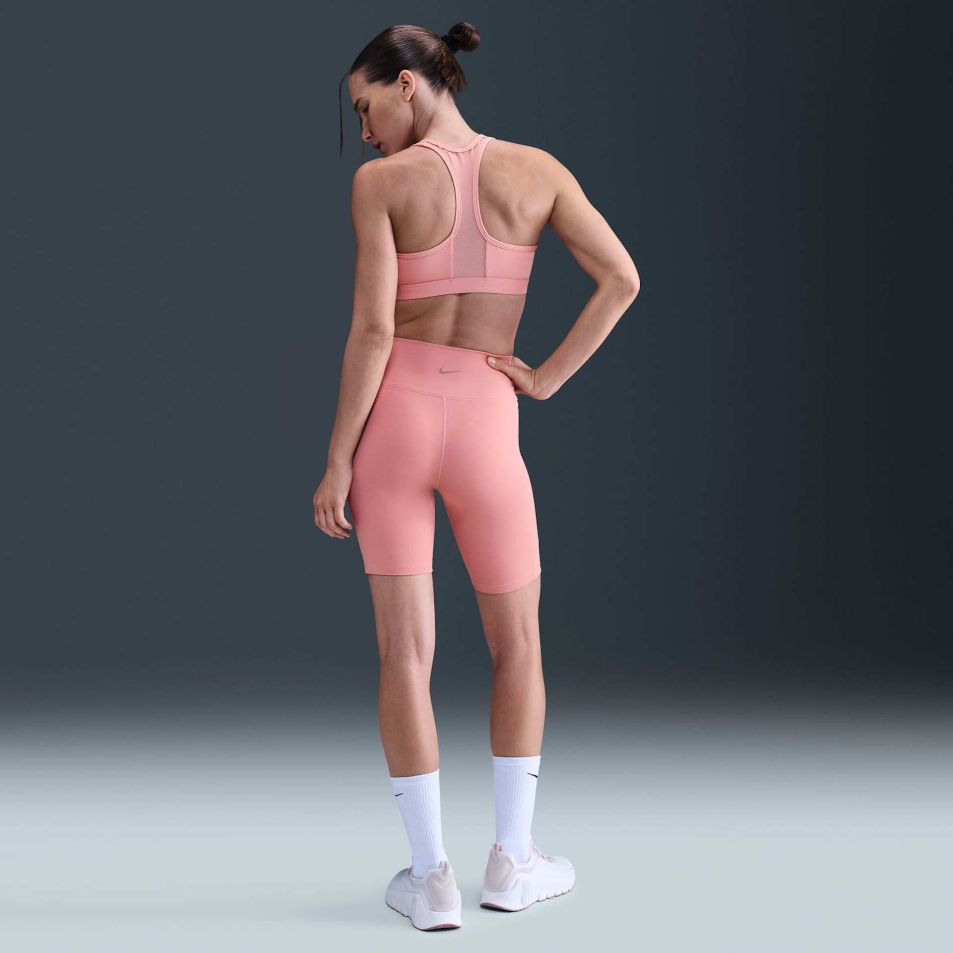 Top Nike Swoosh Feminino - Foto 5