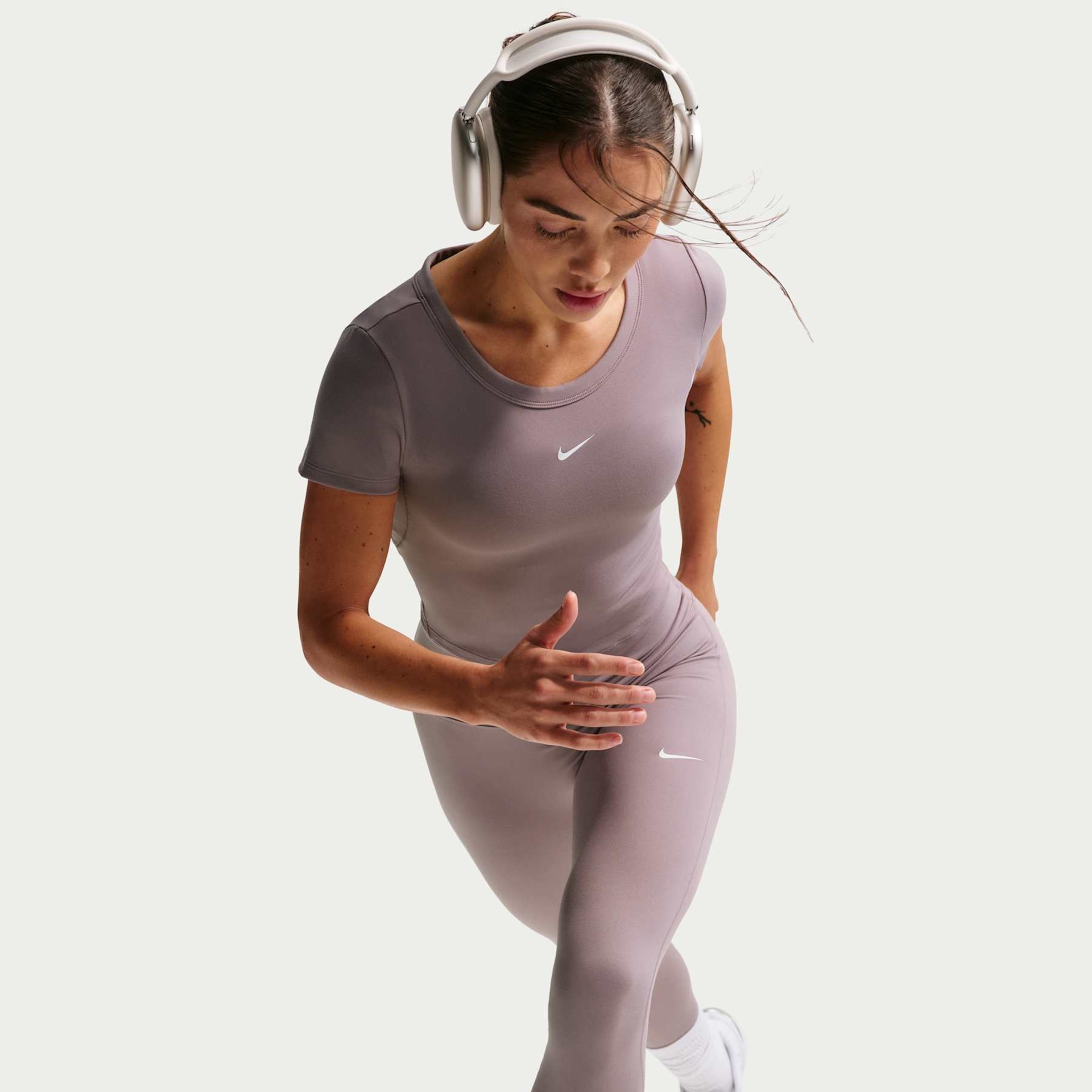 Camiseta Nike Dri-FIT One Cropped Feminina - Foto 3