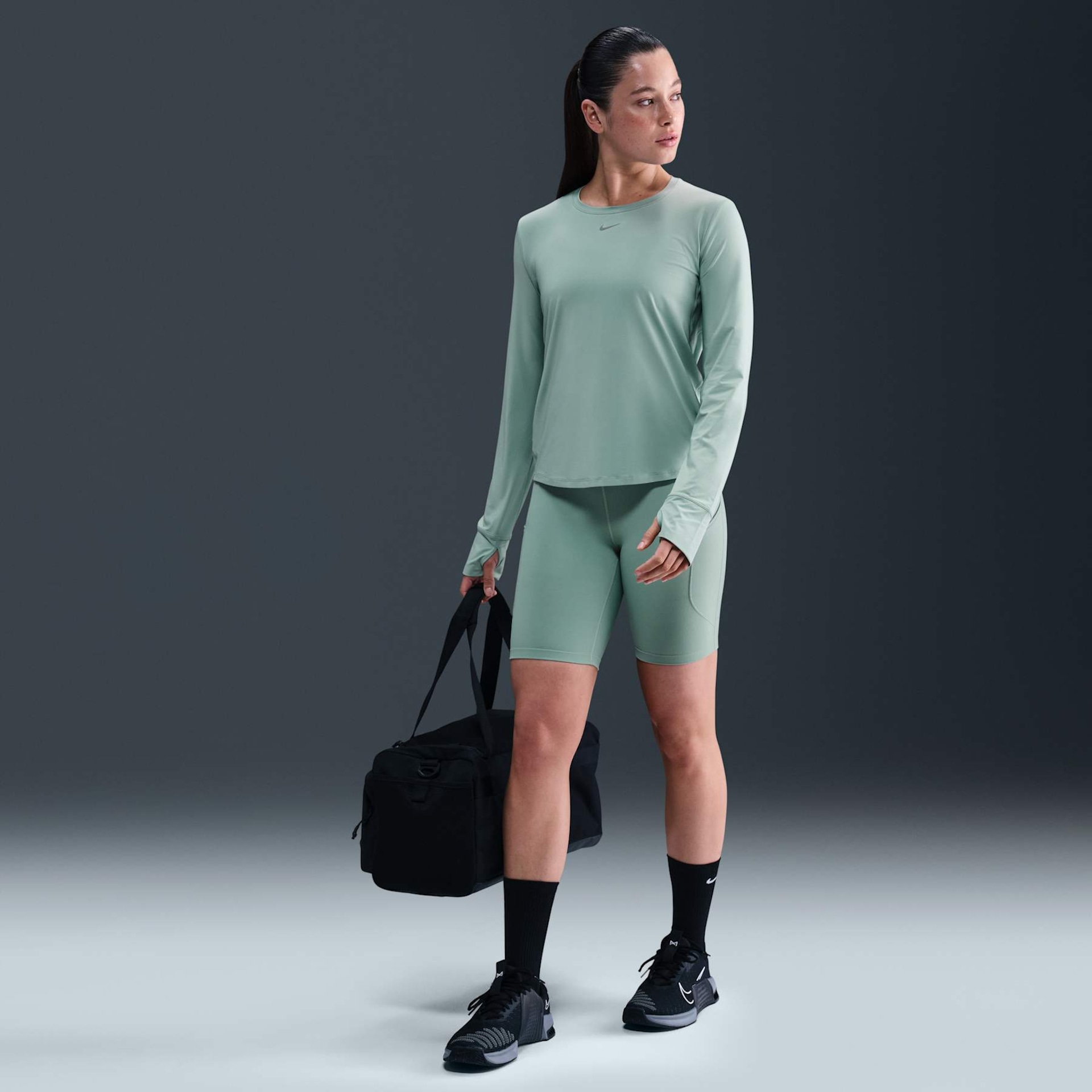 Camiseta Nike Dri-FIT One Feminina - Foto 4