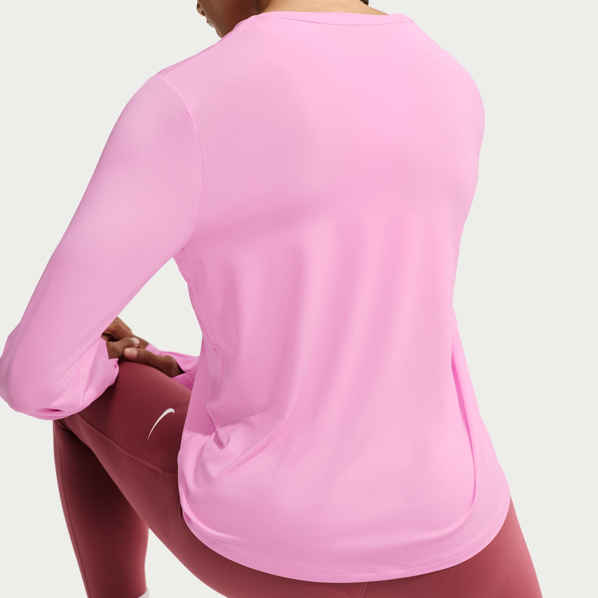 Camiseta Nike Dri-FIT One Feminina - Foto 4