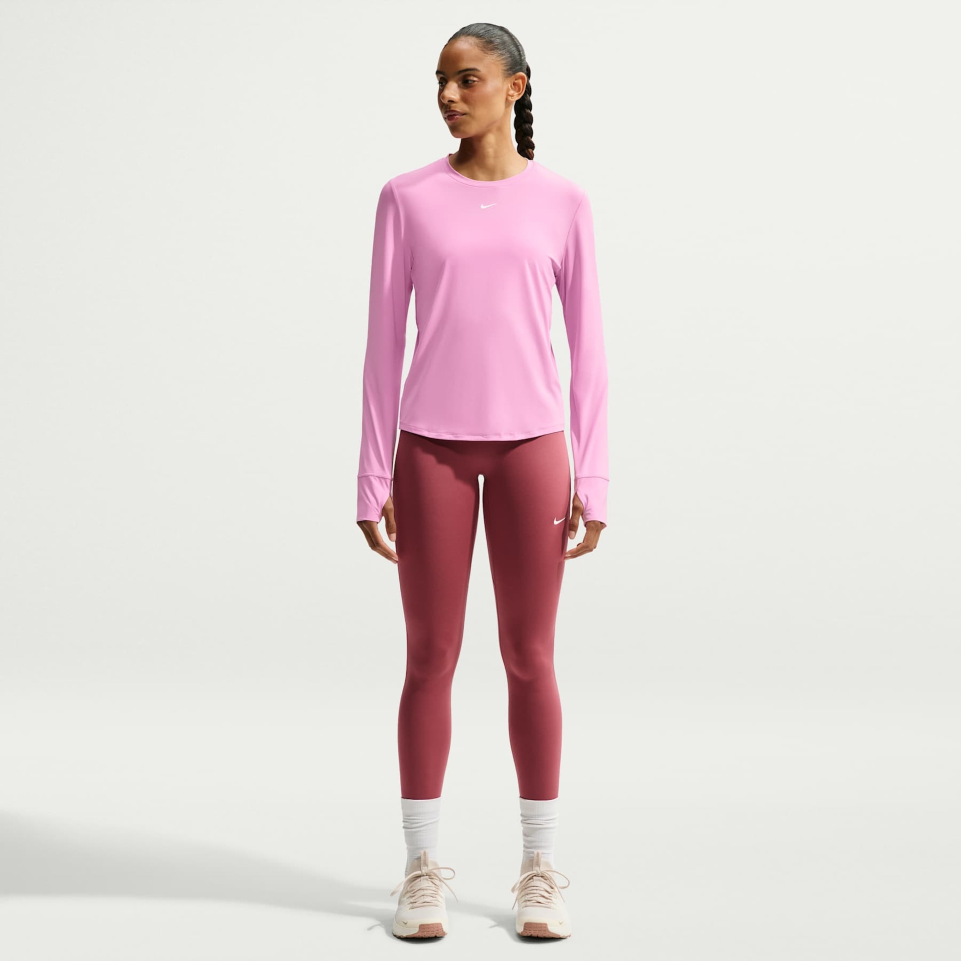 Camiseta Nike Dri-FIT One Feminina - Foto 2