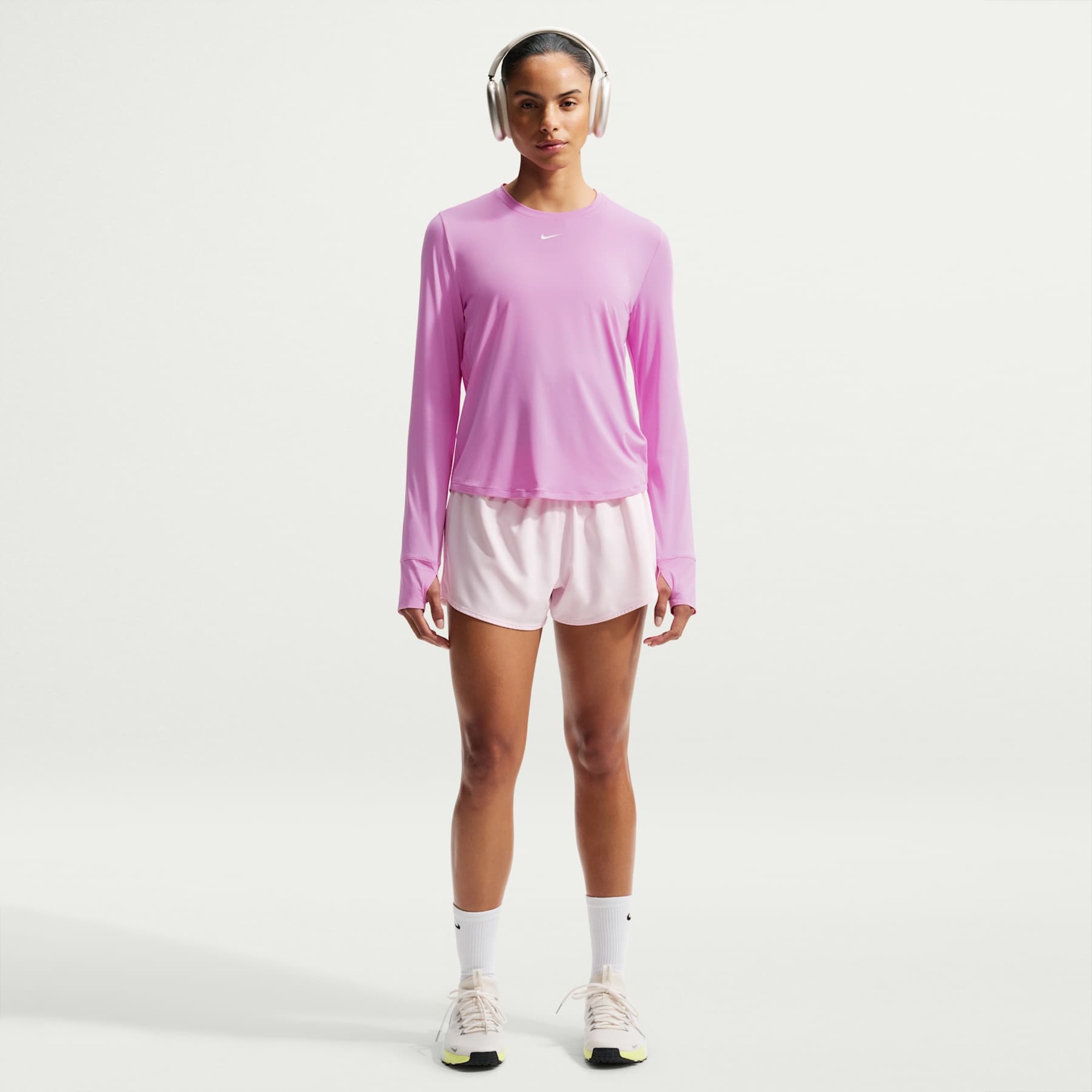 Camiseta Nike Dri-FIT One Feminina - Foto 4