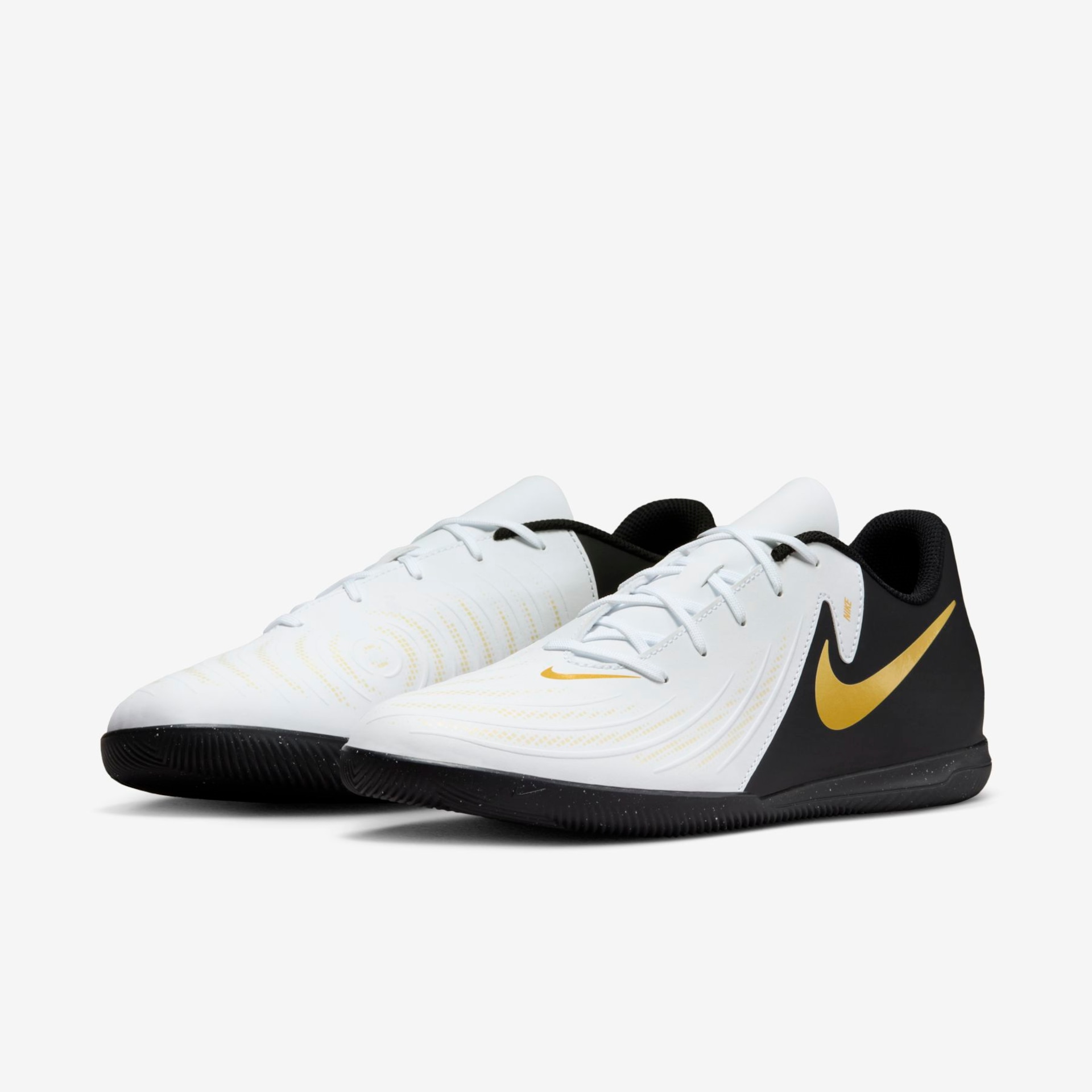 Chuteira Nike Phantom GX II Club Futsal - Foto 5