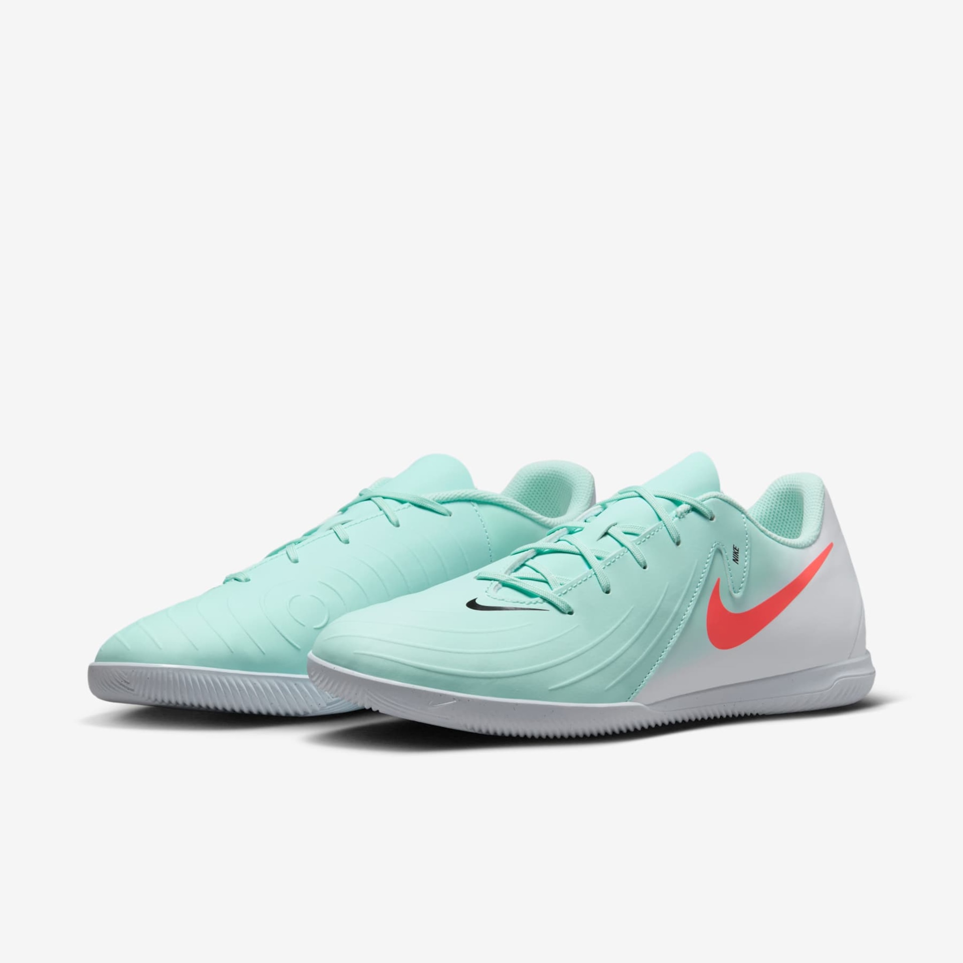 Chuteira Nike Phantom GX II Club Futsal - Foto 5