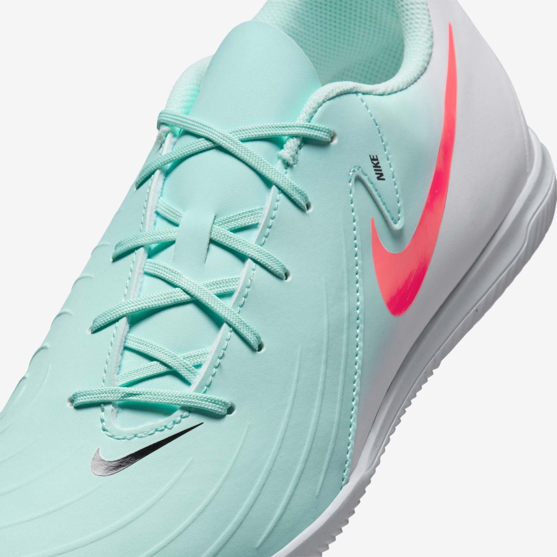 Chuteira Nike Phantom GX II Club Futsal - Foto 7