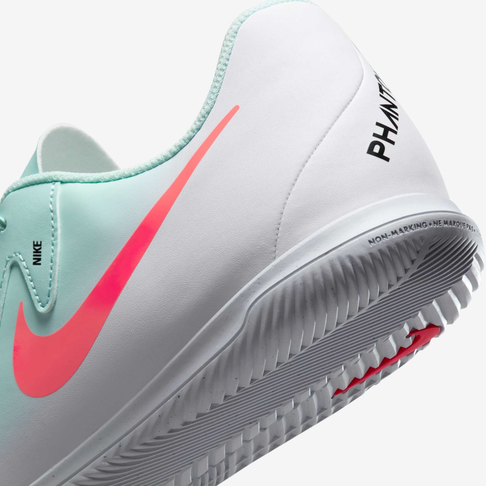 Chuteira Nike Phantom GX II Club Futsal - Foto 8