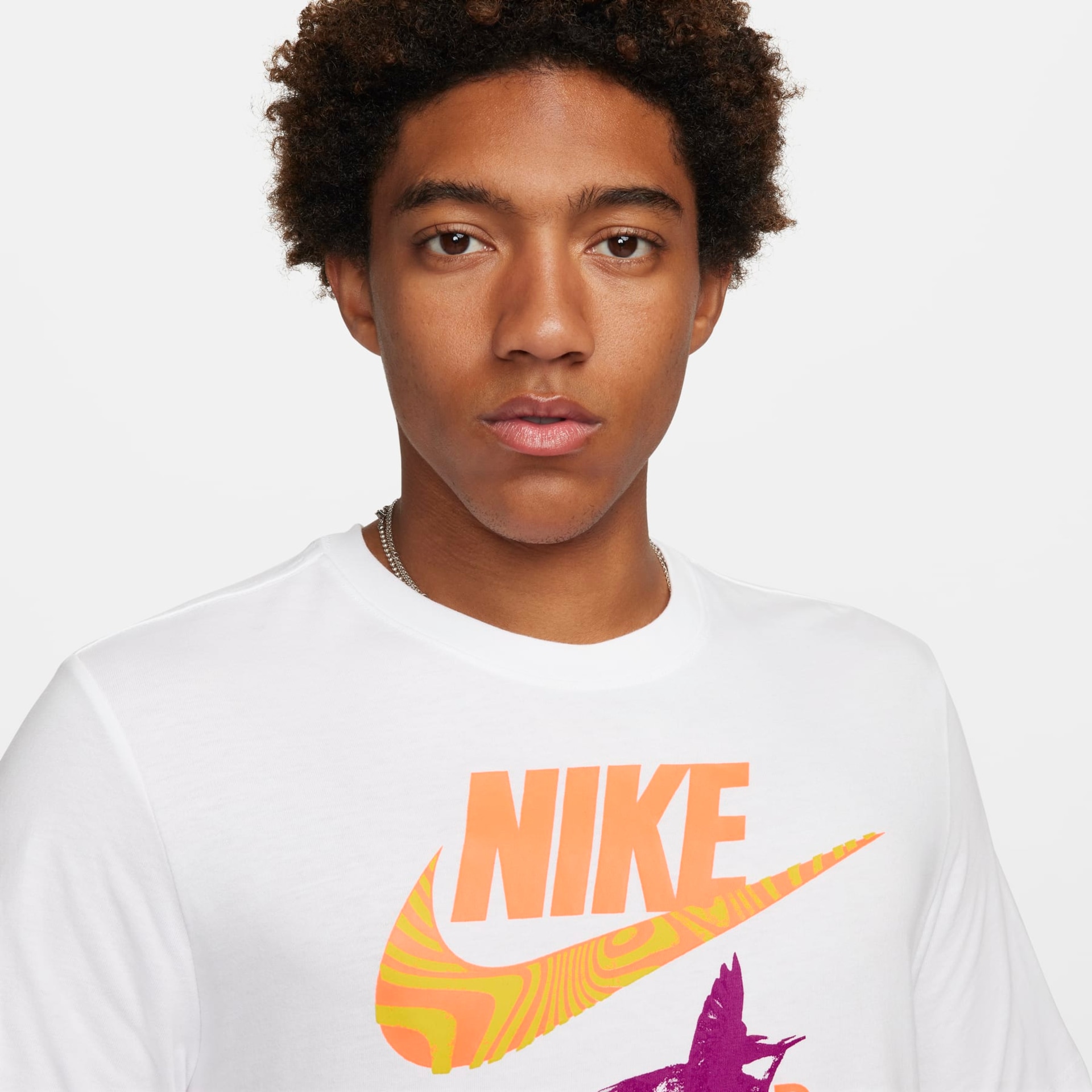Camiseta Nike Sportswear Masculina - Foto 3