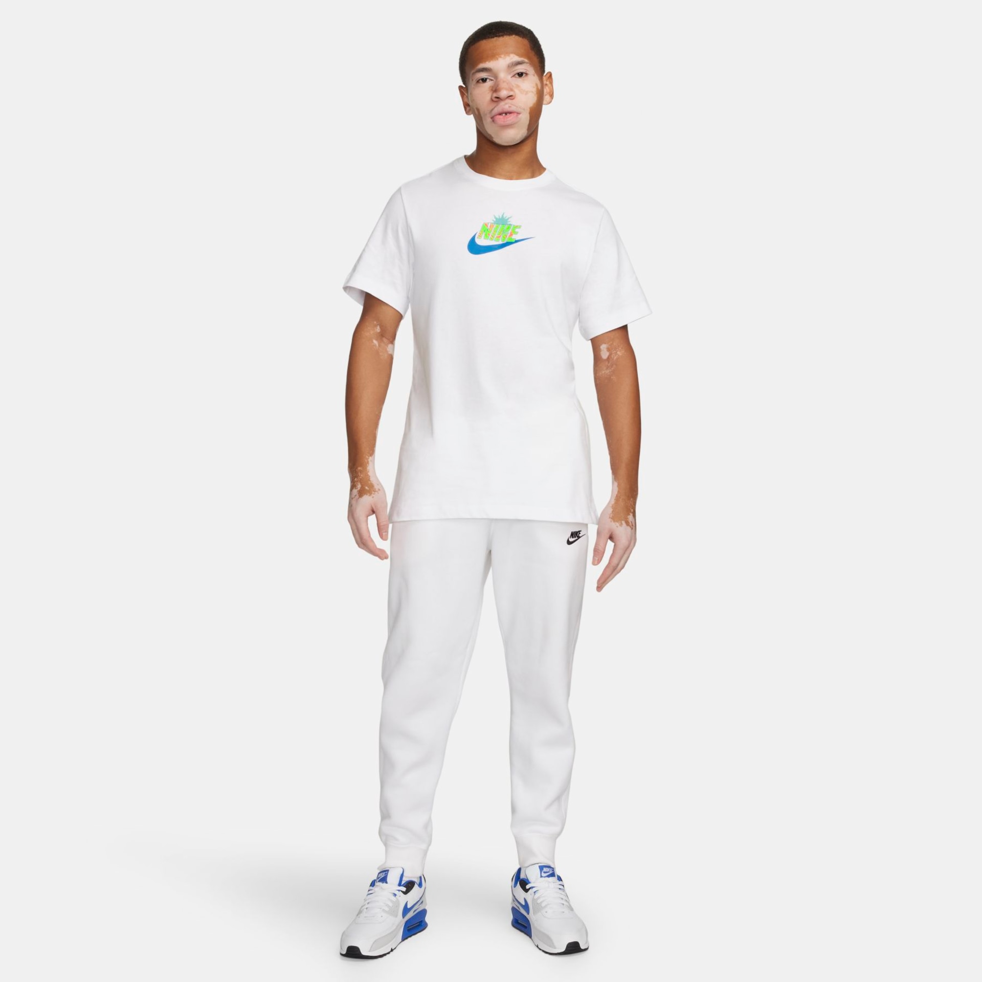 Camiseta Nike Sportswear Masculina - Foto 5