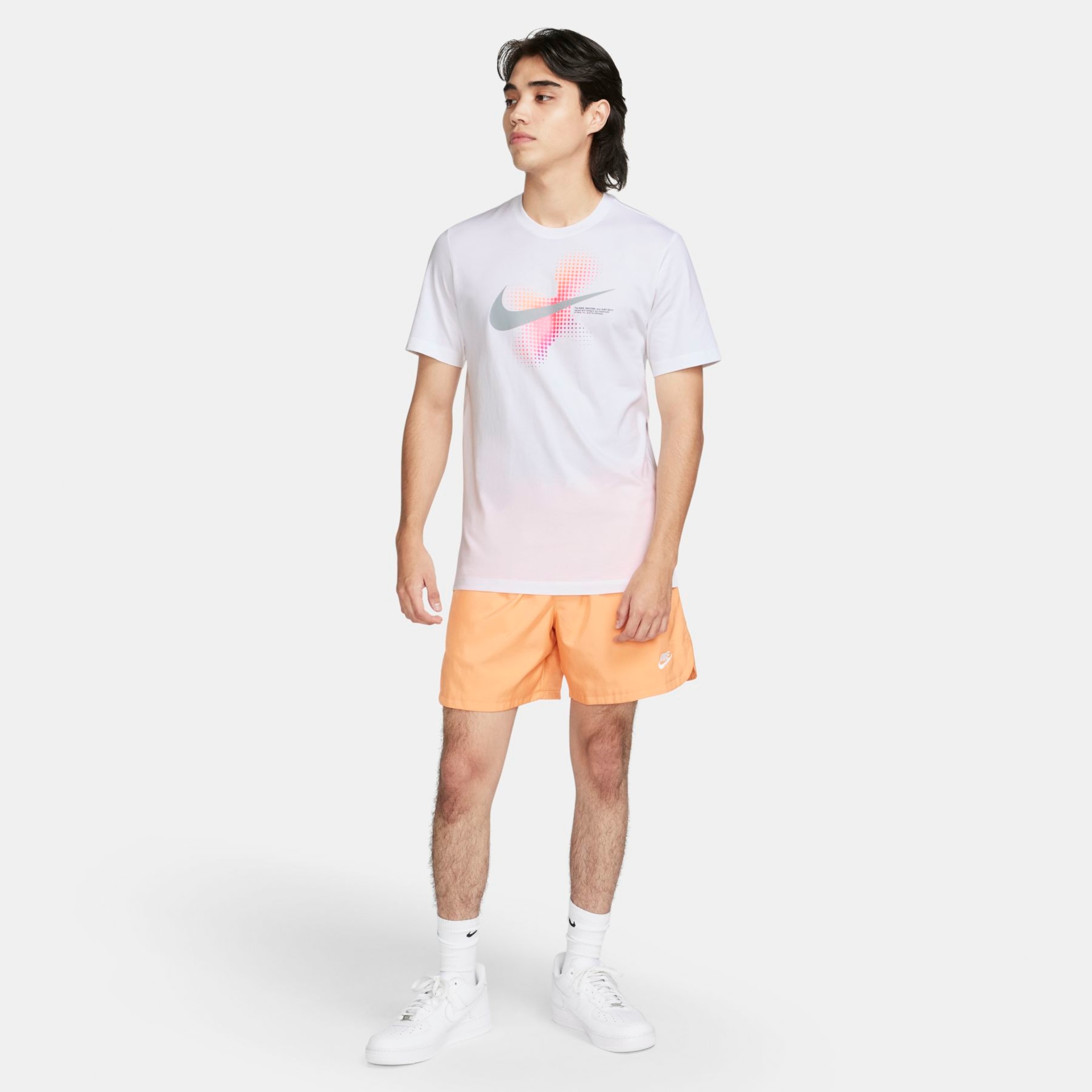 Camiseta Nike Sportswear 6MO Swoosh Masculina - Foto 5