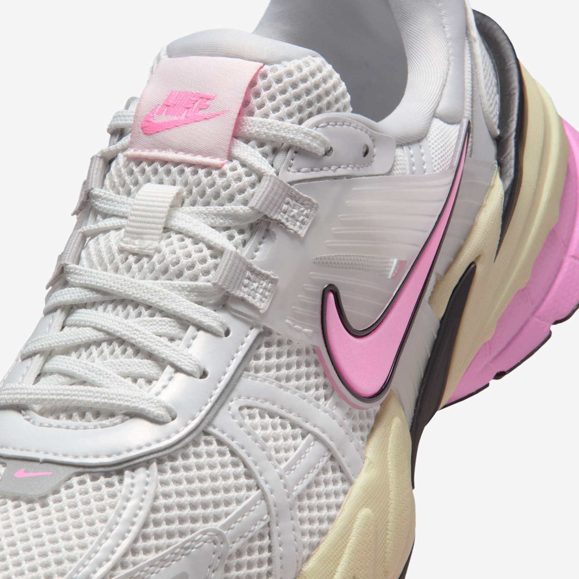 Tênis Nike V2K Run Feminino - Foto 7