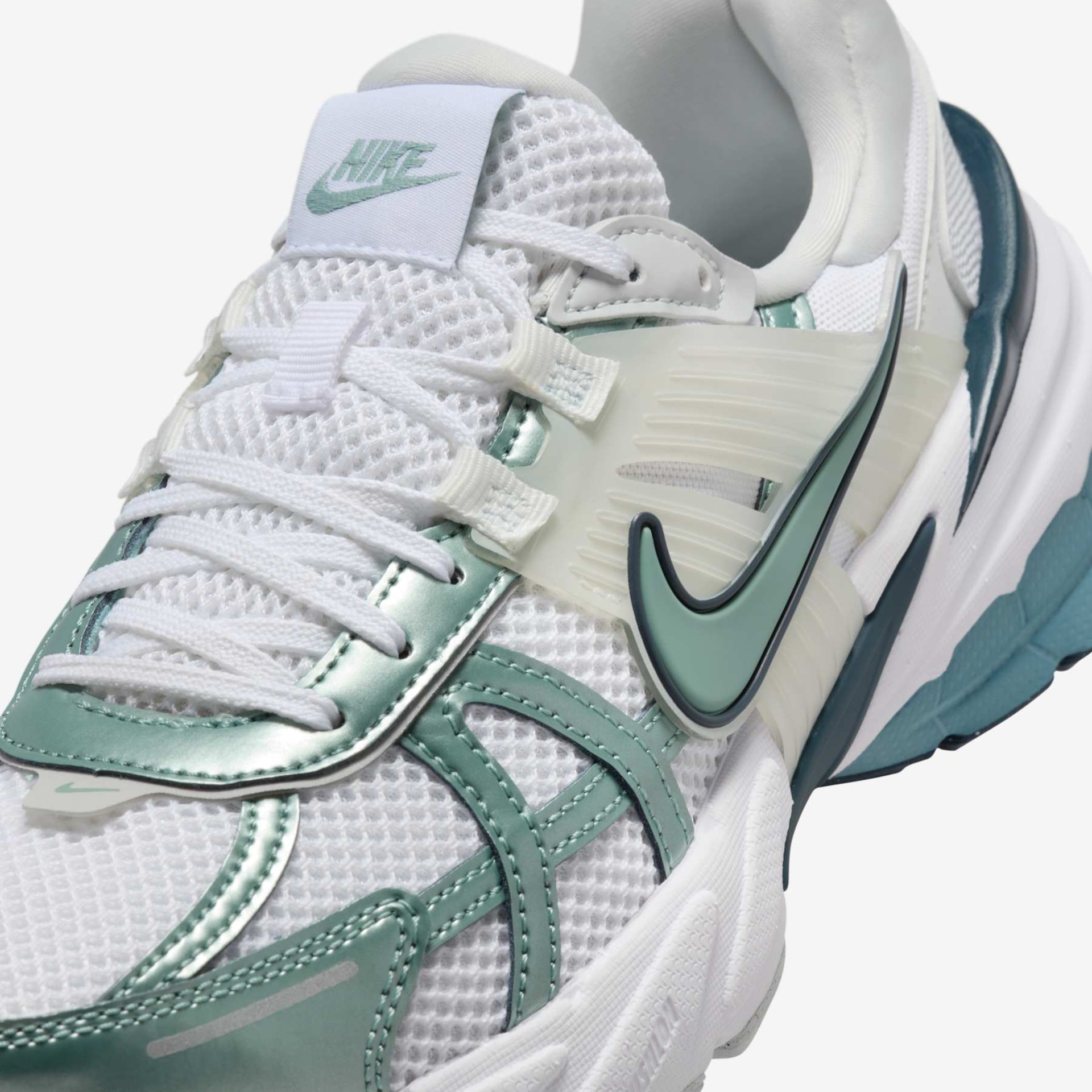 Tênis Nike V2K Run Feminino - Foto 7