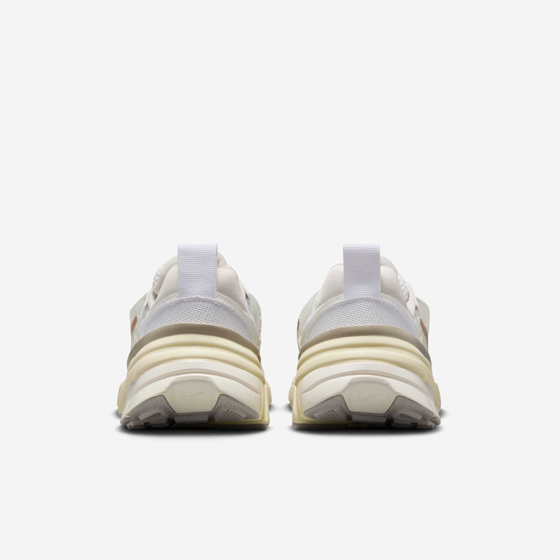 Tênis Nike V2K Run Feminino - Foto 6