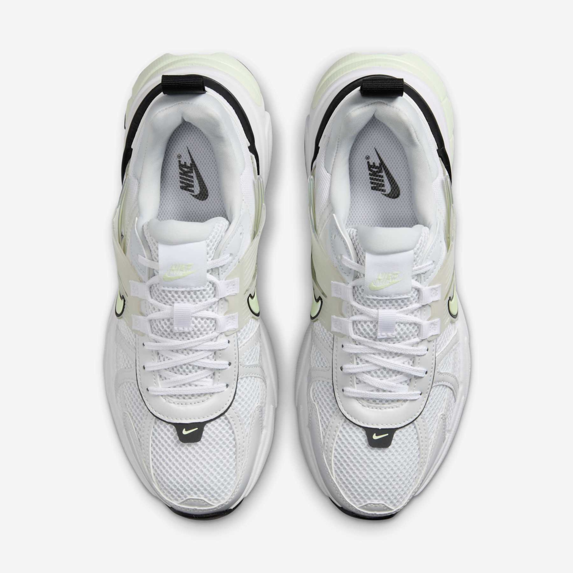 Tênis Nike V2K Run Feminino - Foto 4