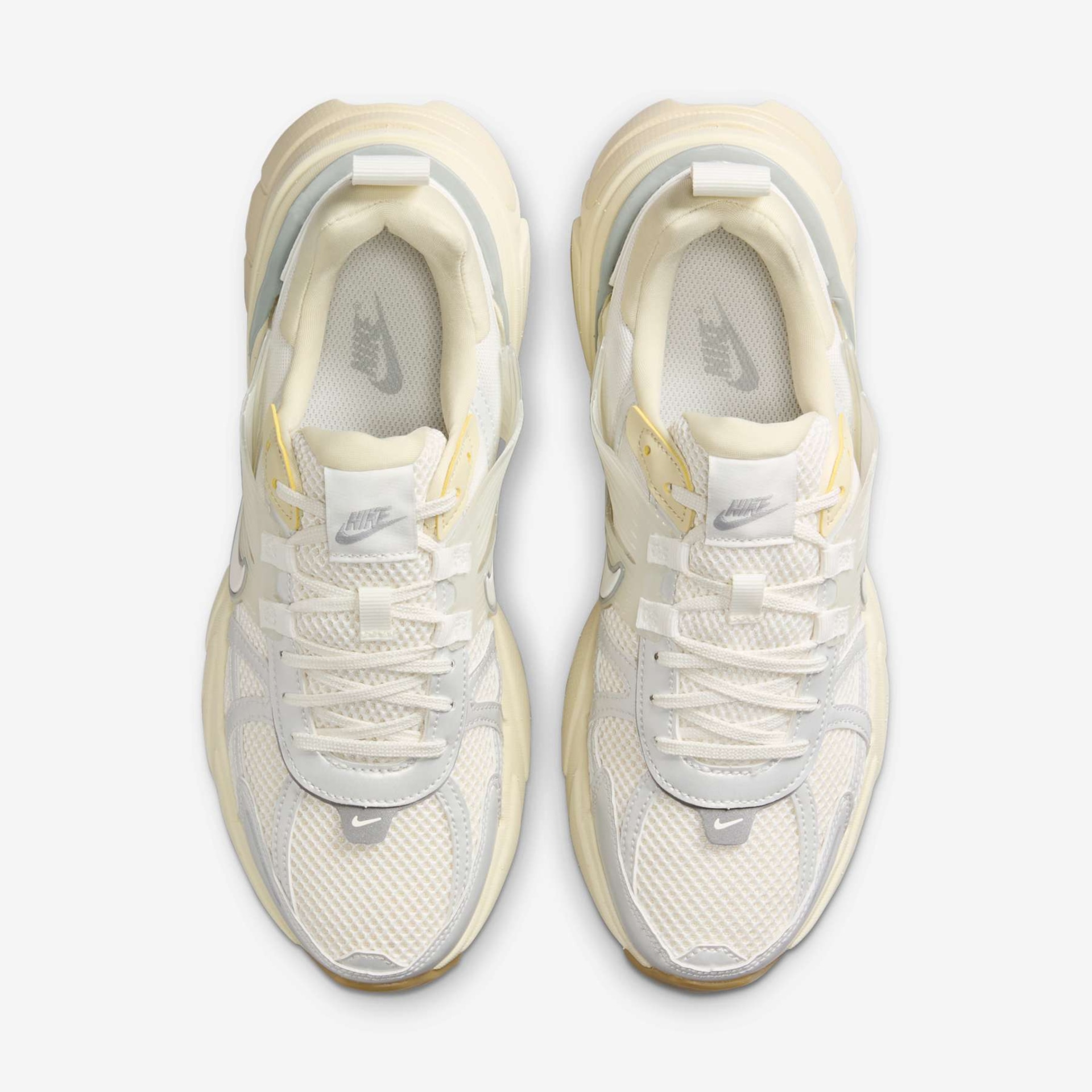 Tênis Nike V2K Run Feminino - Foto 4