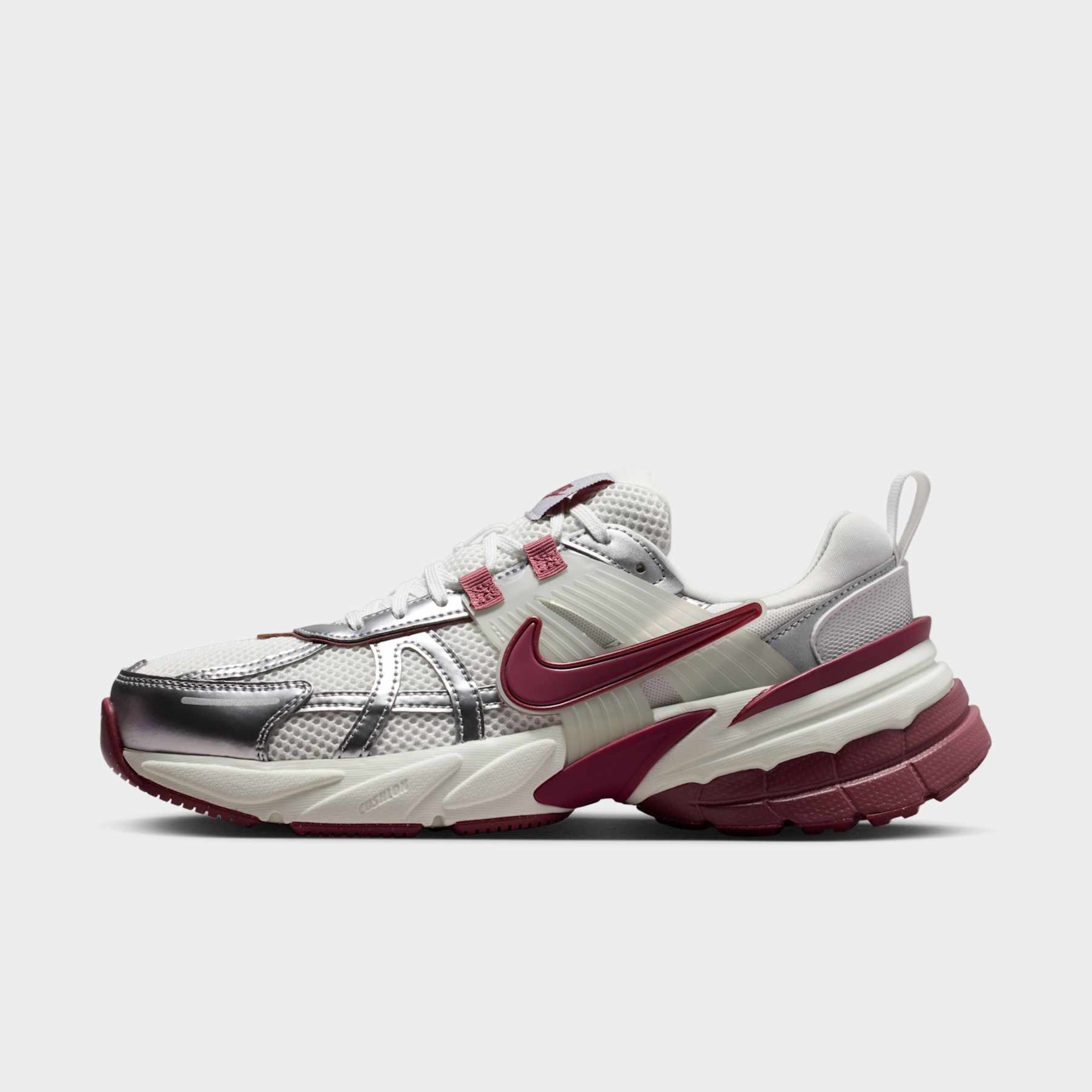 Tênis Nike V2K Run Feminino - Foto 1