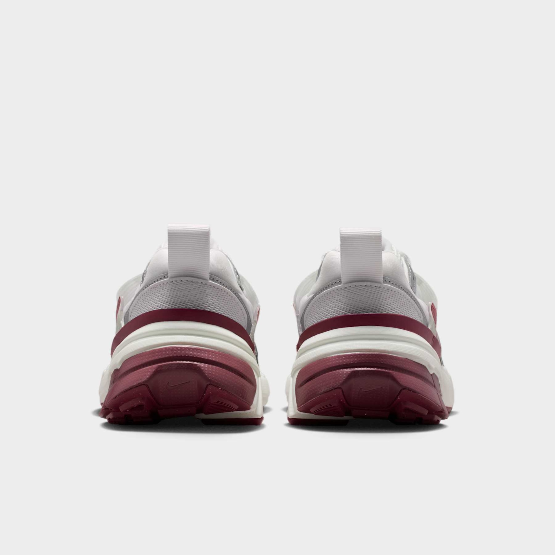 Tênis Nike V2K Run Feminino - Foto 6