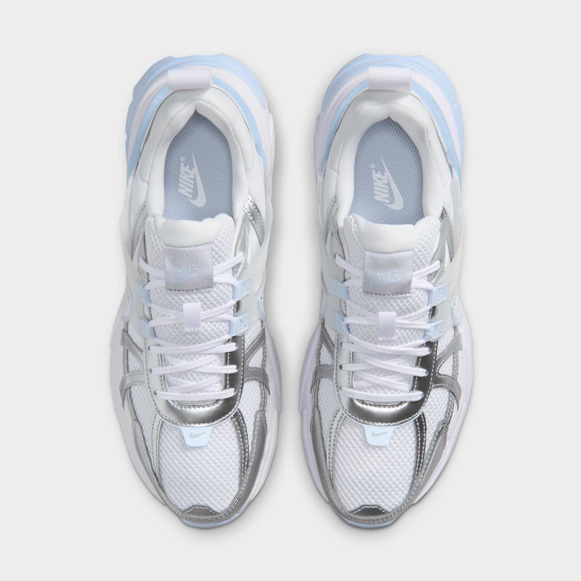 Tênis Nike V2K Run Feminino - Foto 4