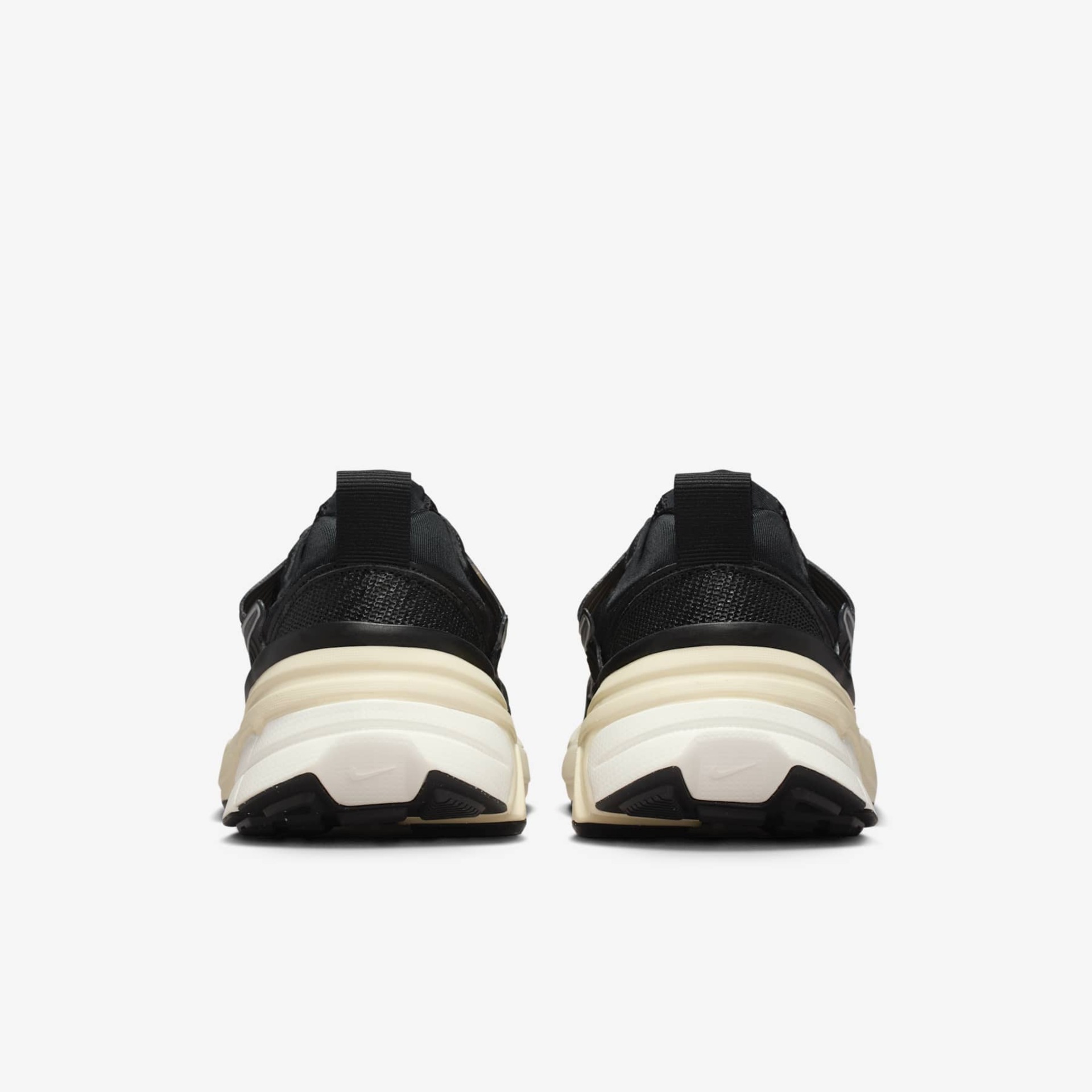 Tênis Nike V2K Run Feminino - Foto 6