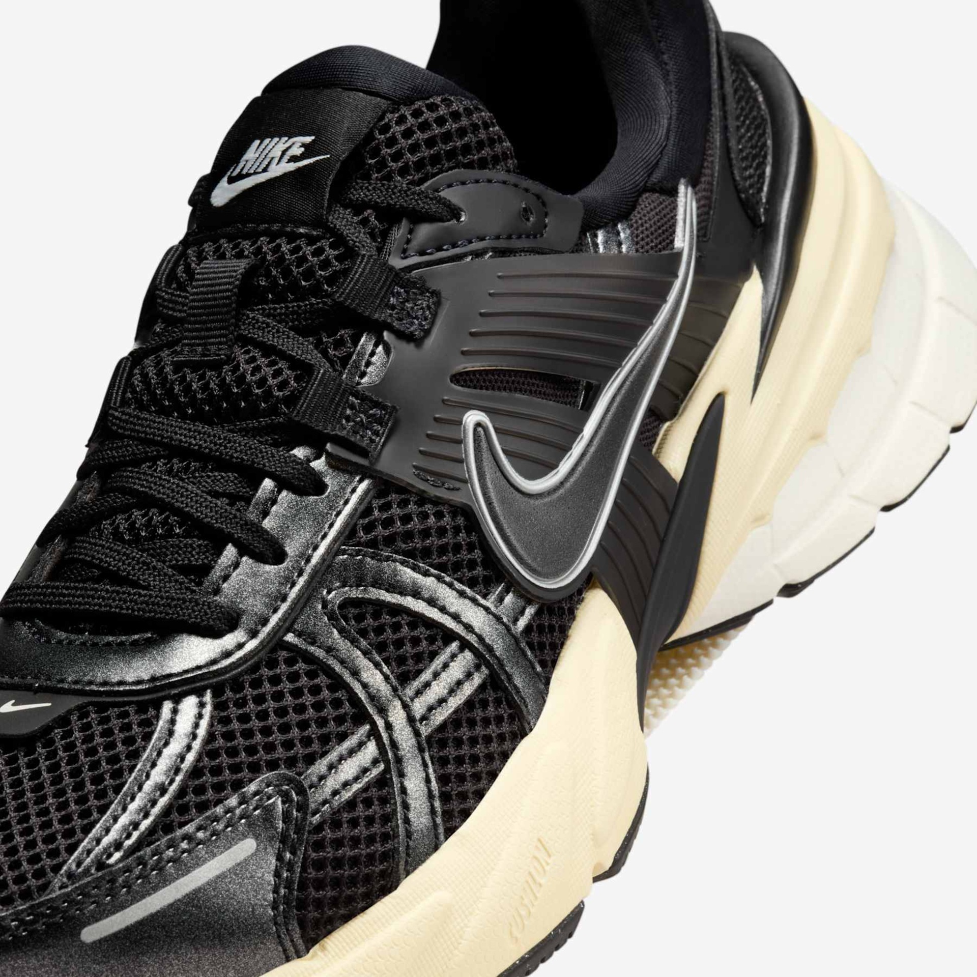 Tênis Nike V2K Run Feminino - Foto 7