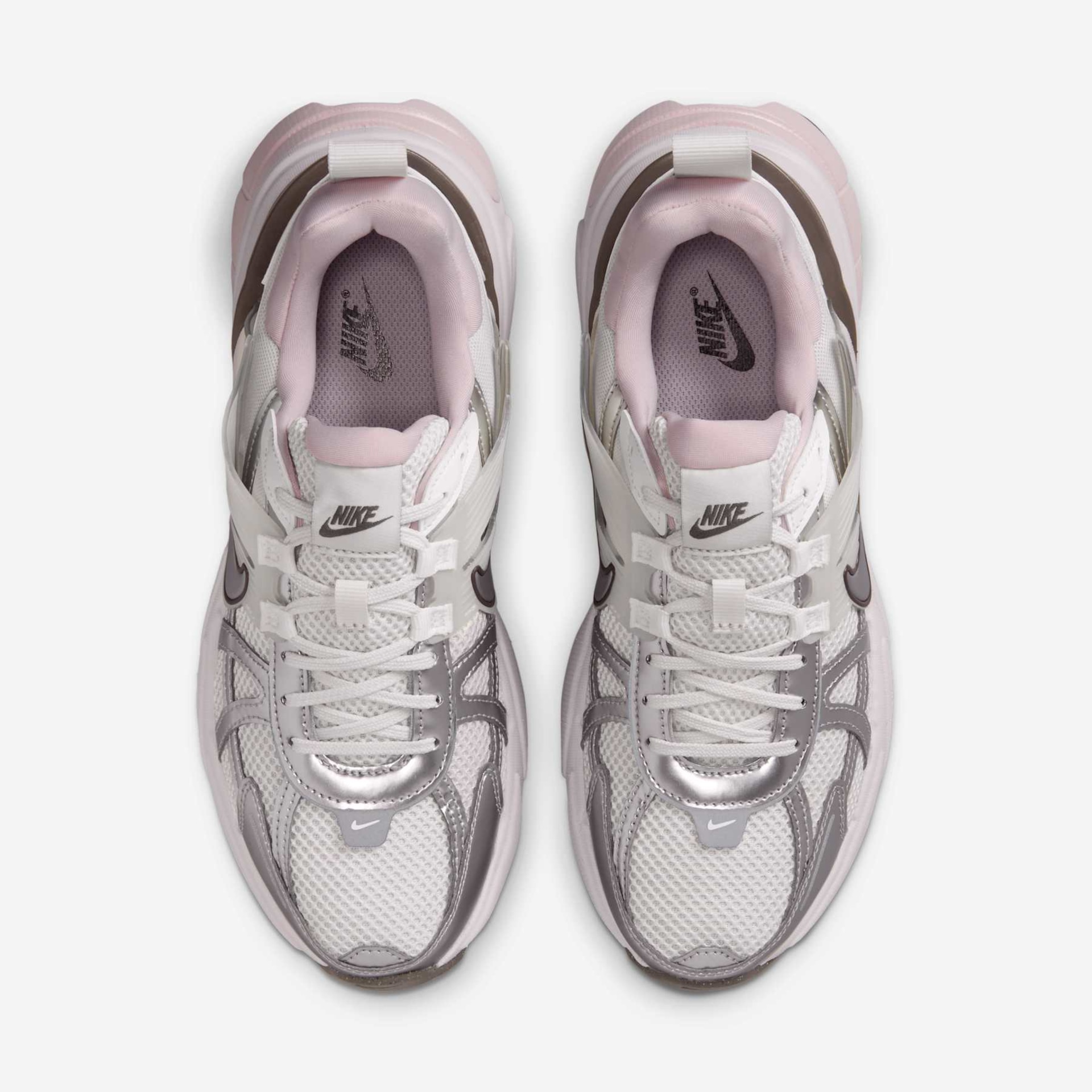 Tênis Nike V2K Run Feminino - Foto 4