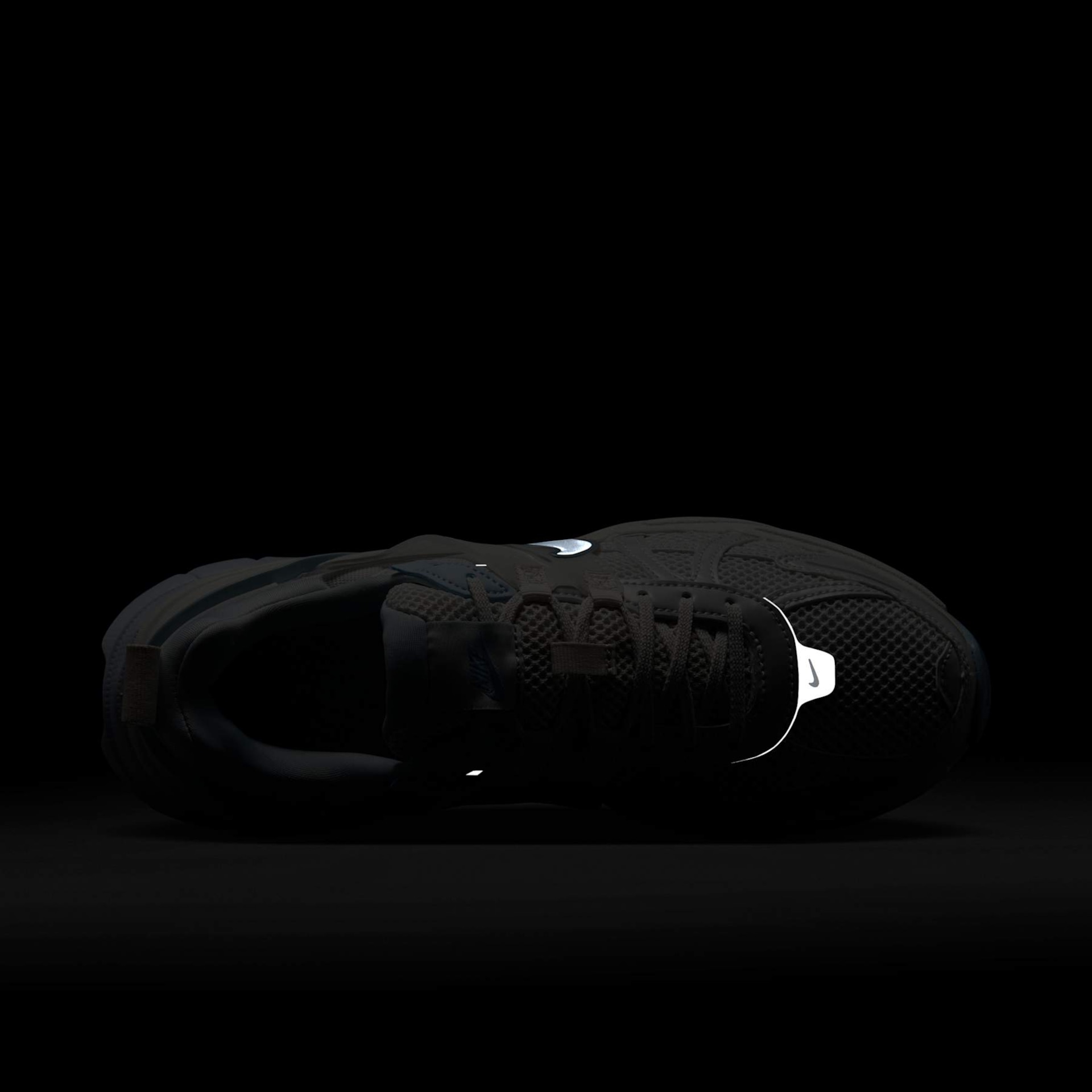 Tênis Nike V2K Run Feminino - Foto 9