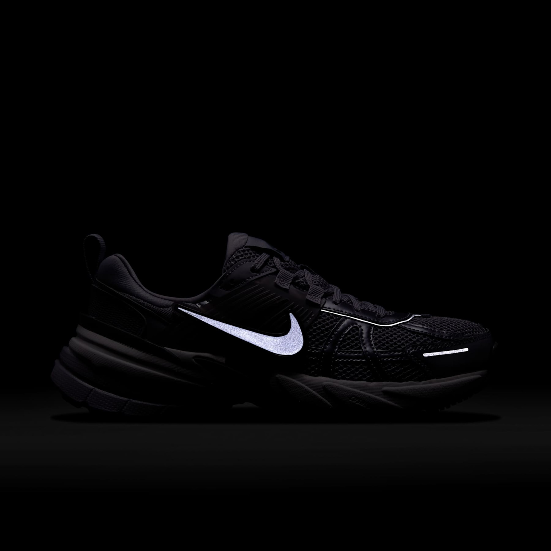 Tênis Nike V2K Run Feminino - Foto 11