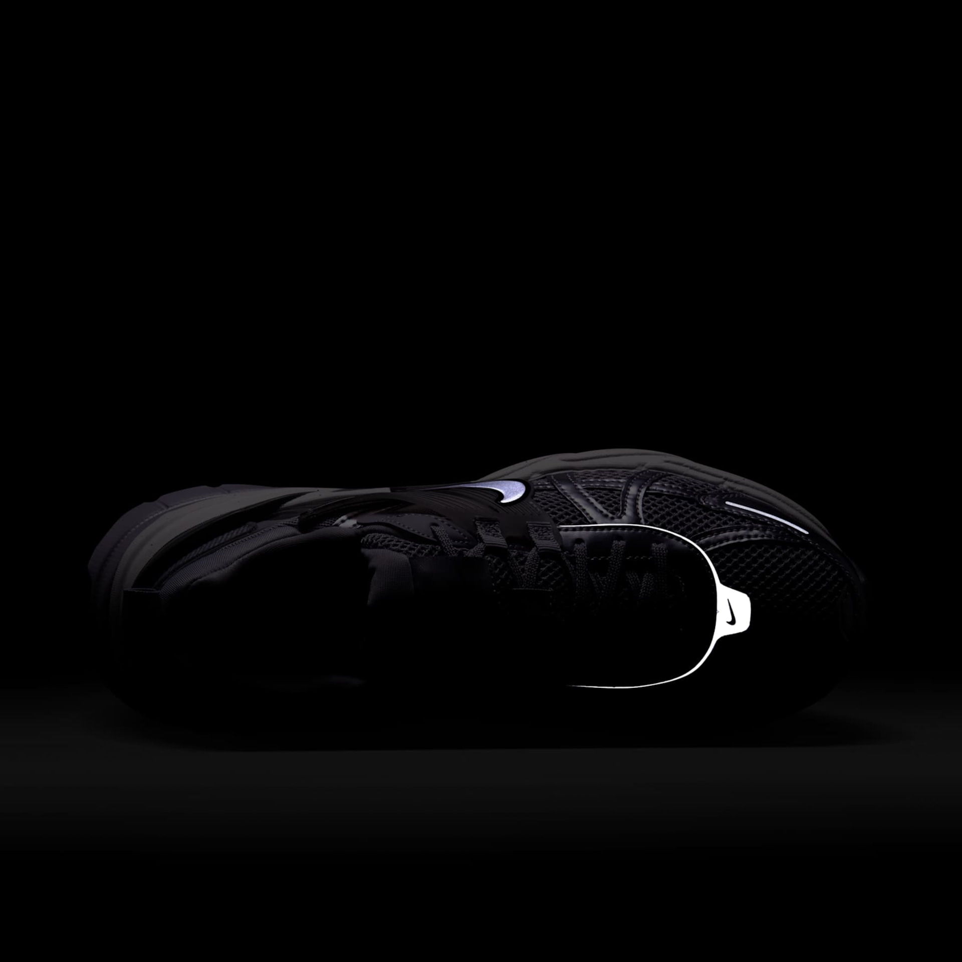 Tênis Nike V2K Run Feminino - Foto 9