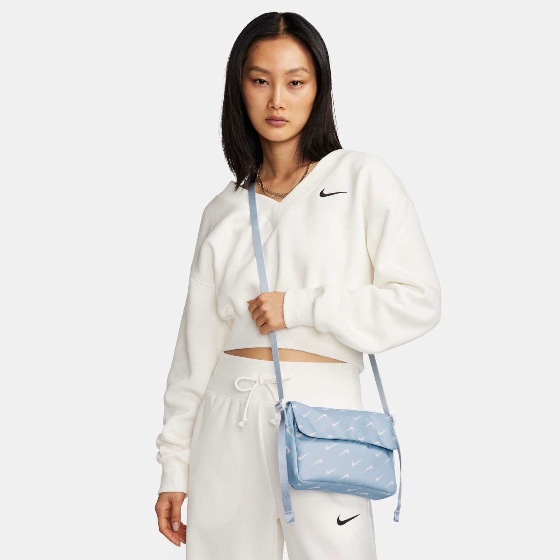 Bolsa Transversal Nike Sportswear Futura 365 Feminina - Foto 1