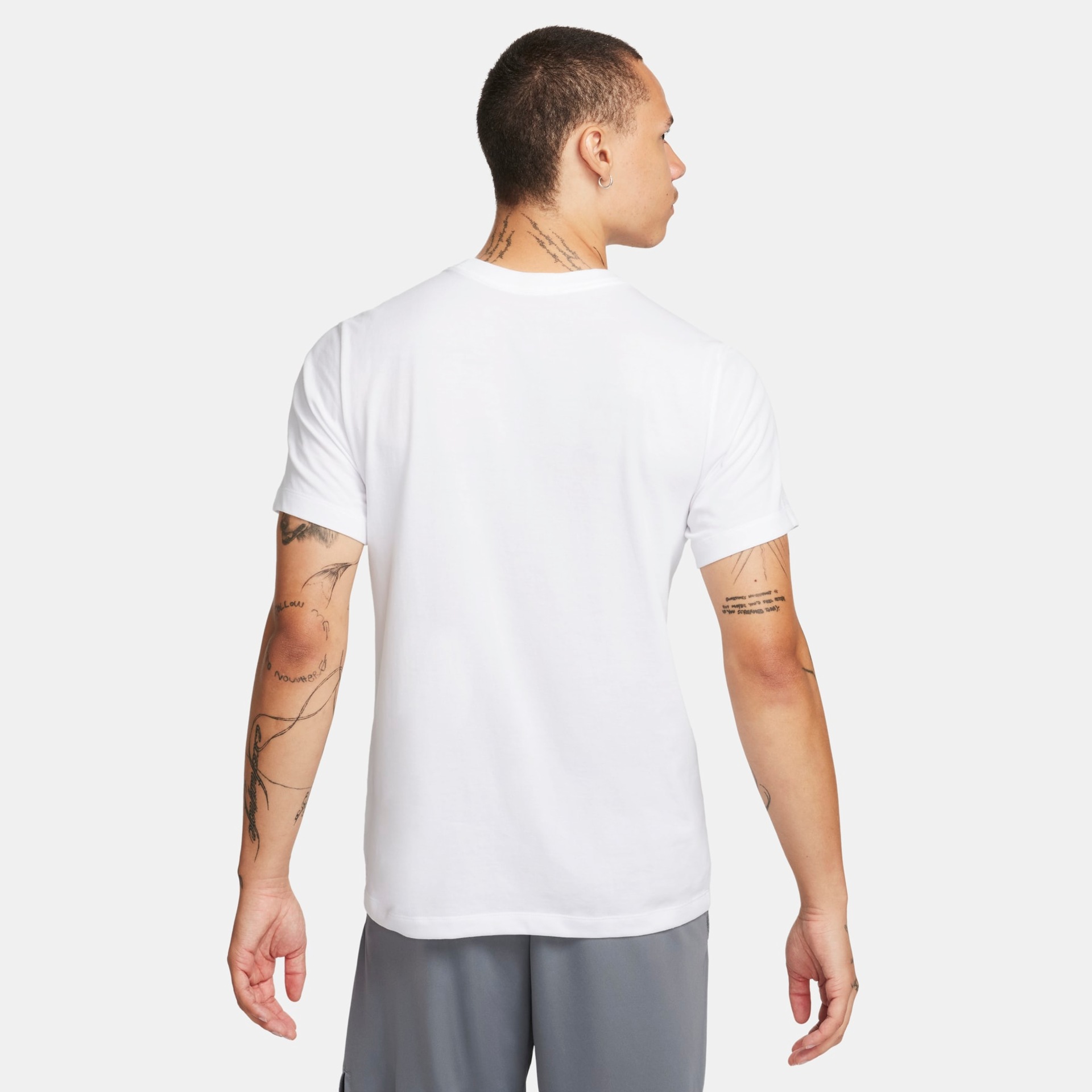 Camiseta Nike Dri-FIT Fitness Masculina - Foto 4