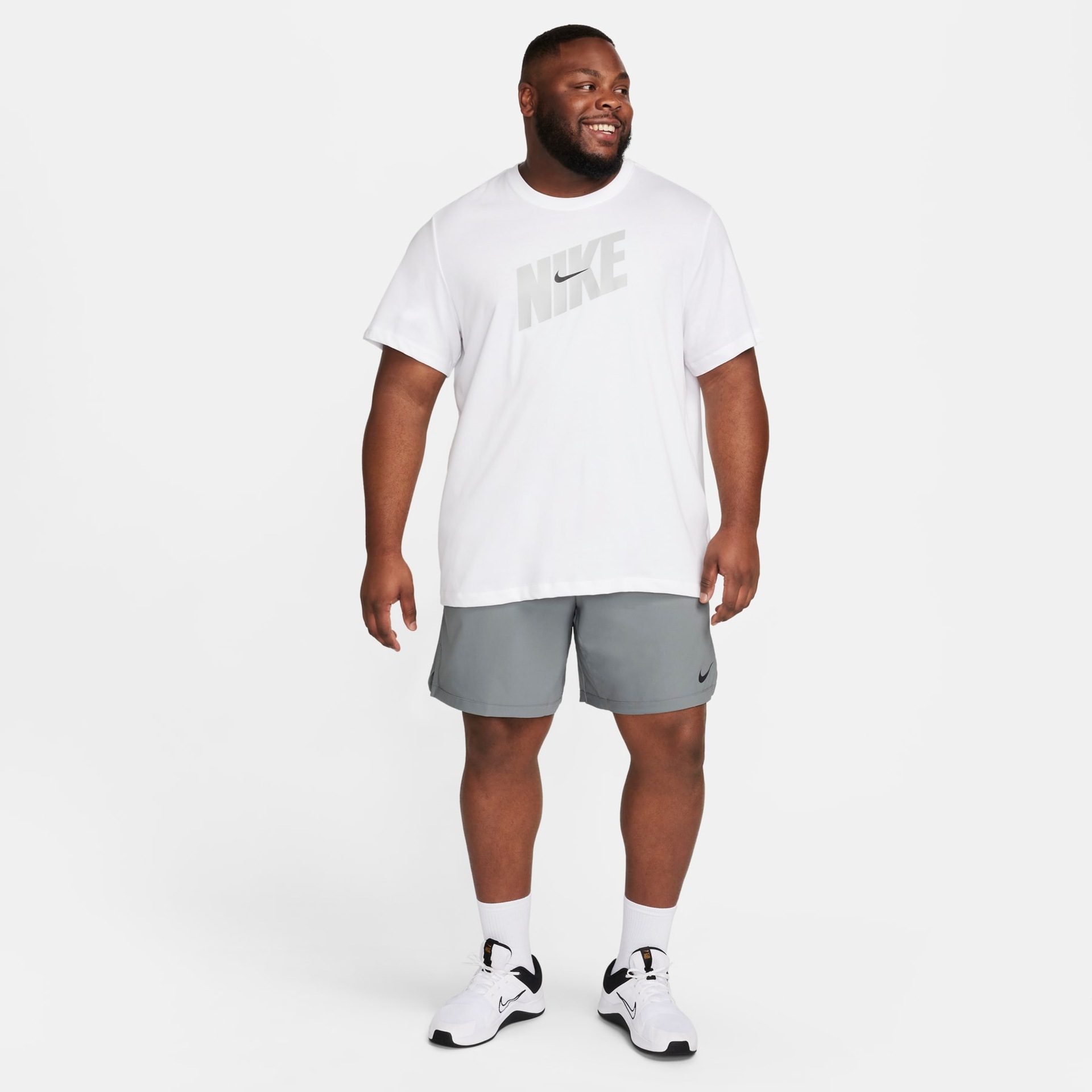 Camiseta Nike Dri-FIT Fitness Masculina - Foto 8