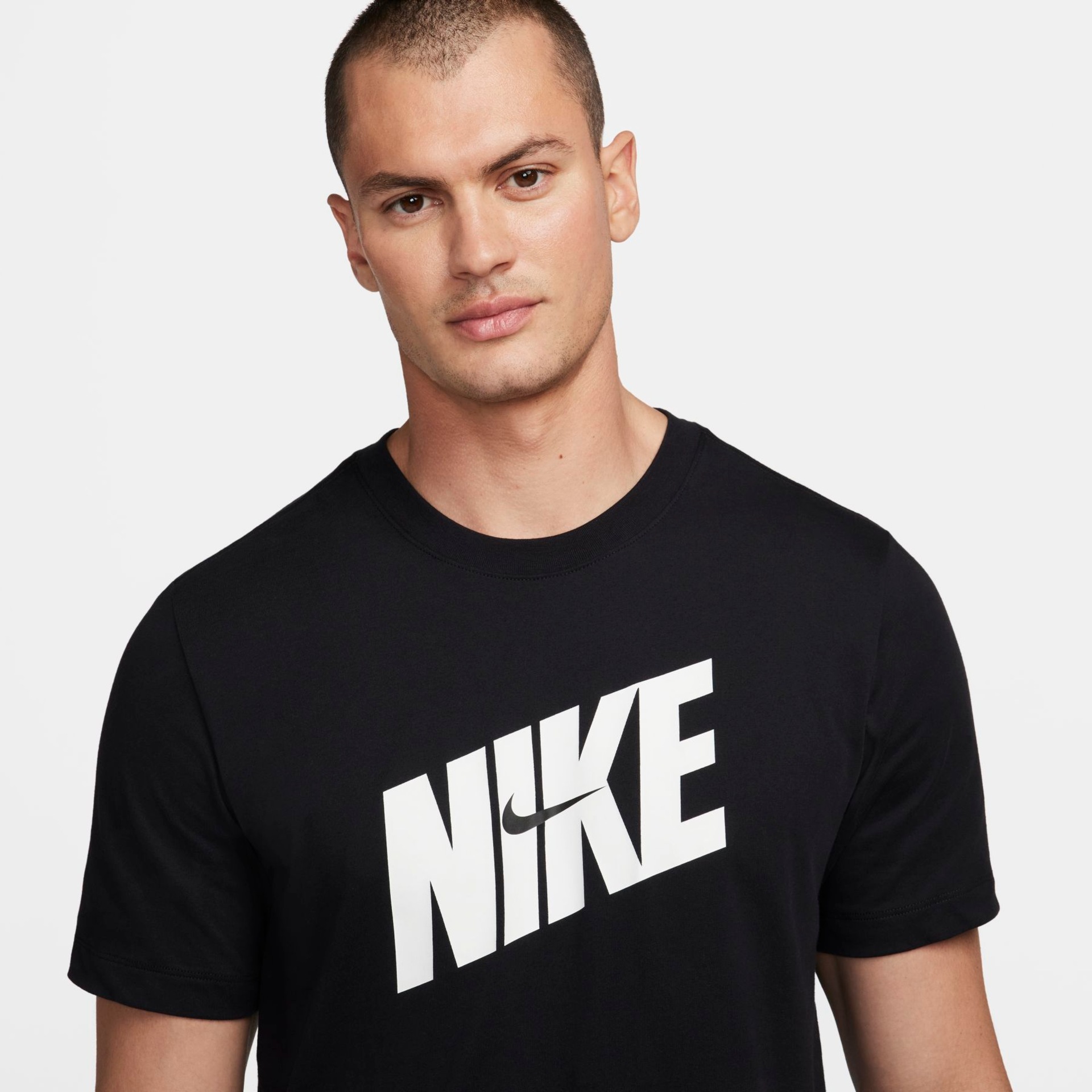 Camiseta Nike Dri-FIT Fitness Masculina - Foto 3