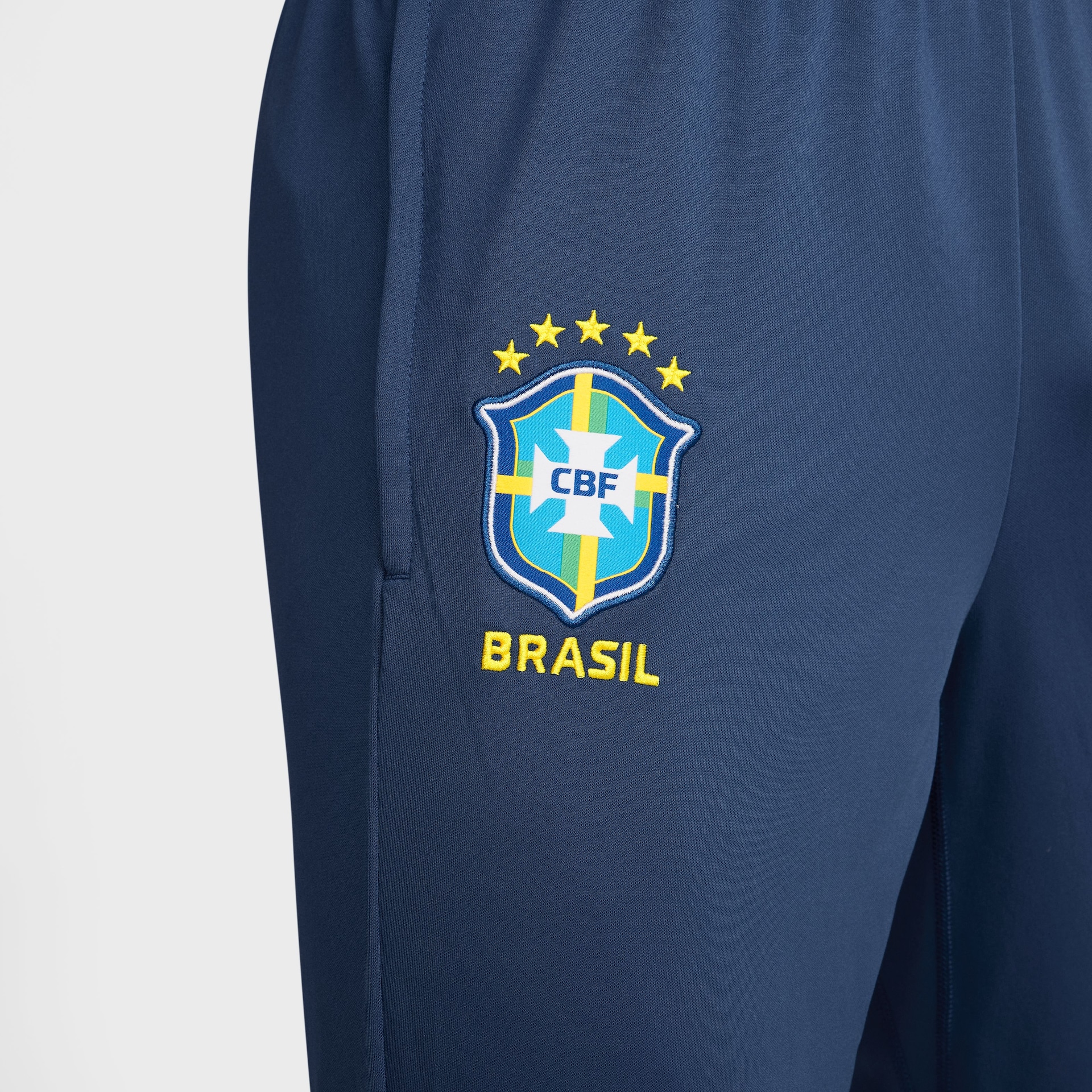 Calça Nike Brasil Treino Dri-FIT Academy Pro Masculina - Foto 3