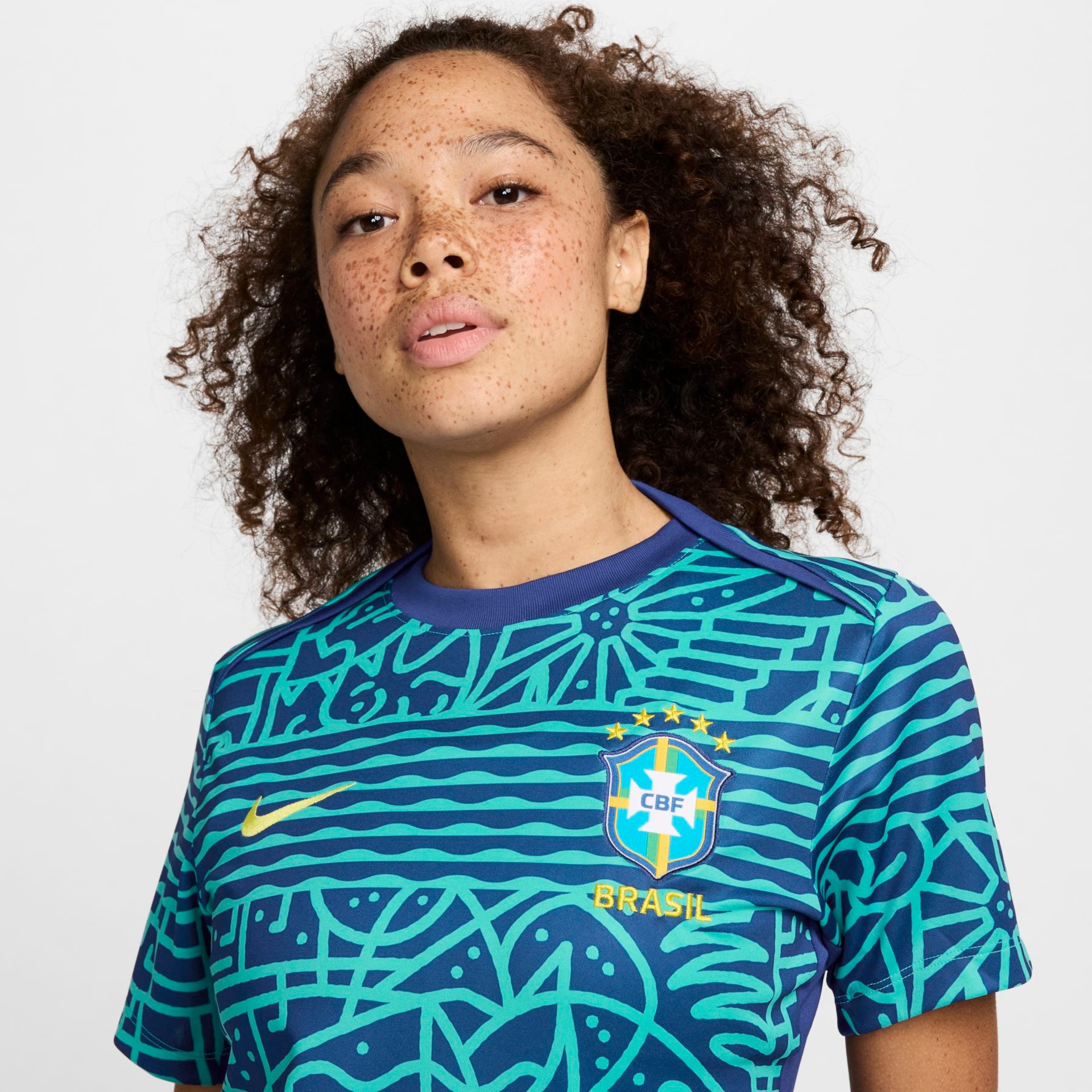 Camiseta Nike Brasil Pré Jogo Dri-FIT Academy Pro Feminina - Foto 3