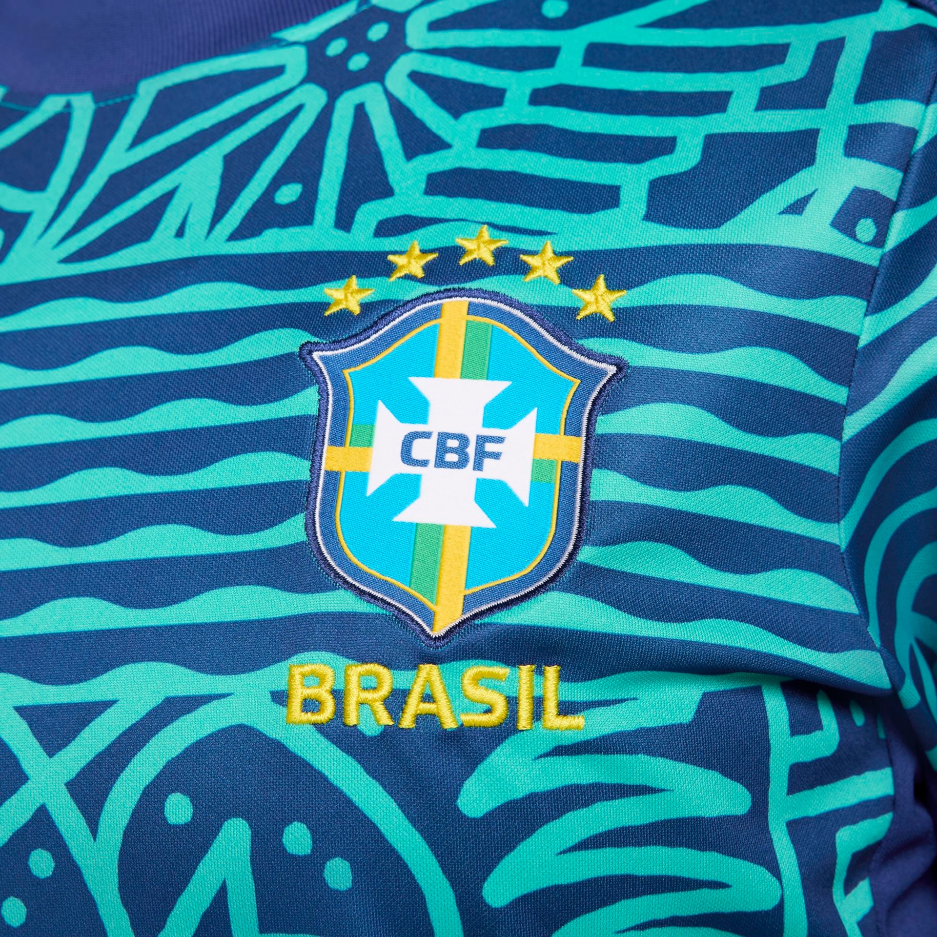 Camiseta Nike Brasil Pré Jogo Dri-FIT Academy Pro Feminina - Foto 5