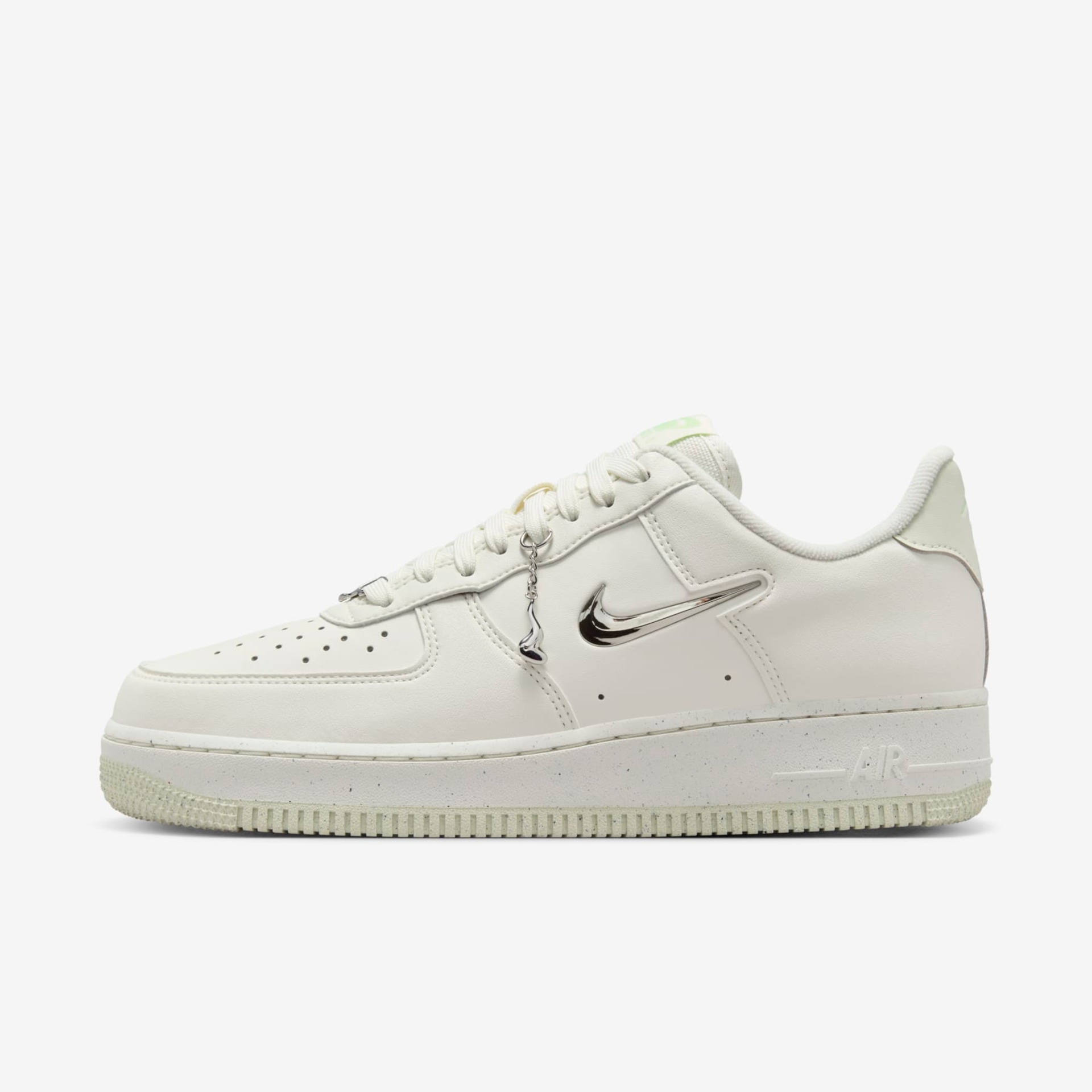 Tênis Nike Air Force 1 '07 SE Feminino - Foto 1