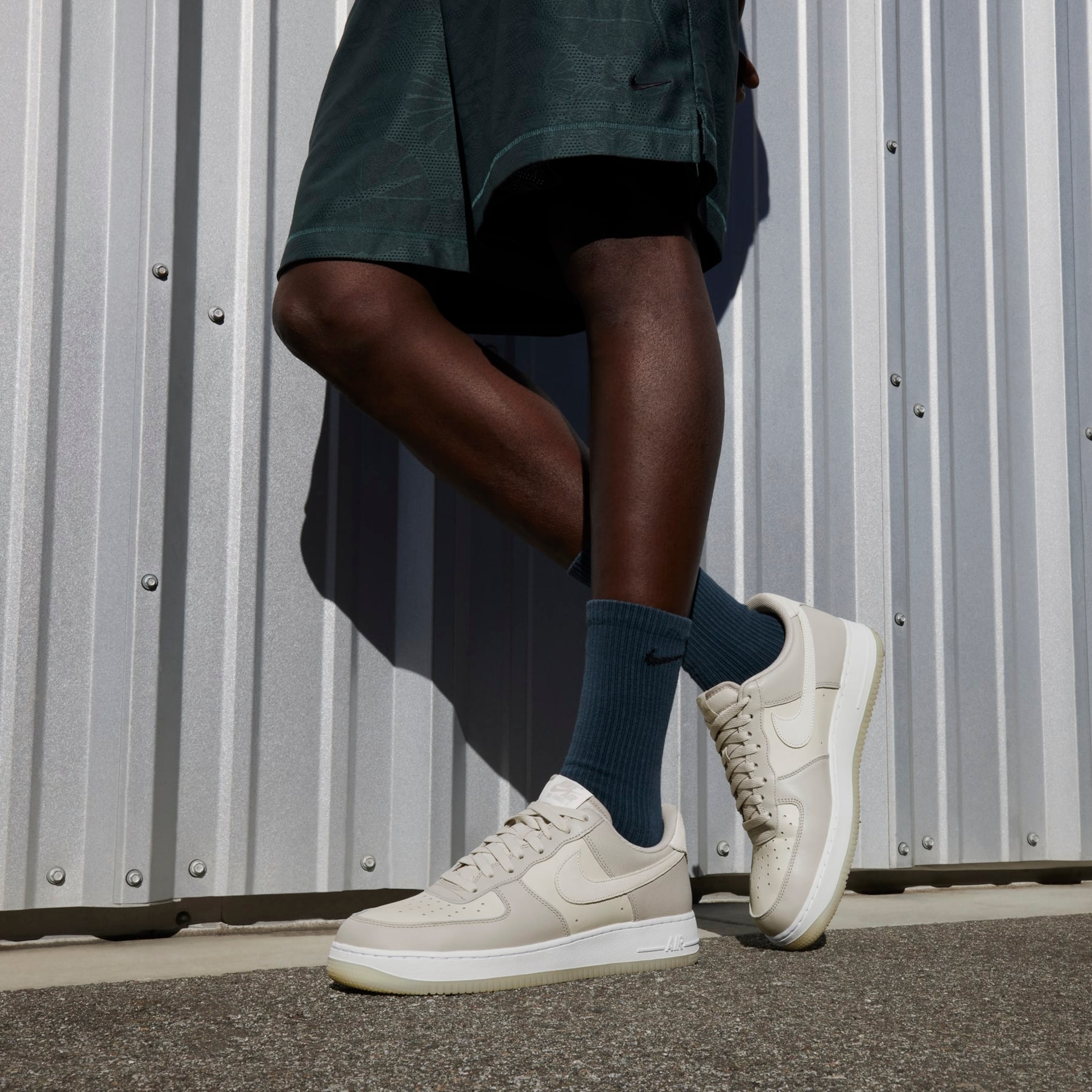 Tênis Nike Air Force 1 '07 LV8 Masculino - Foto 2