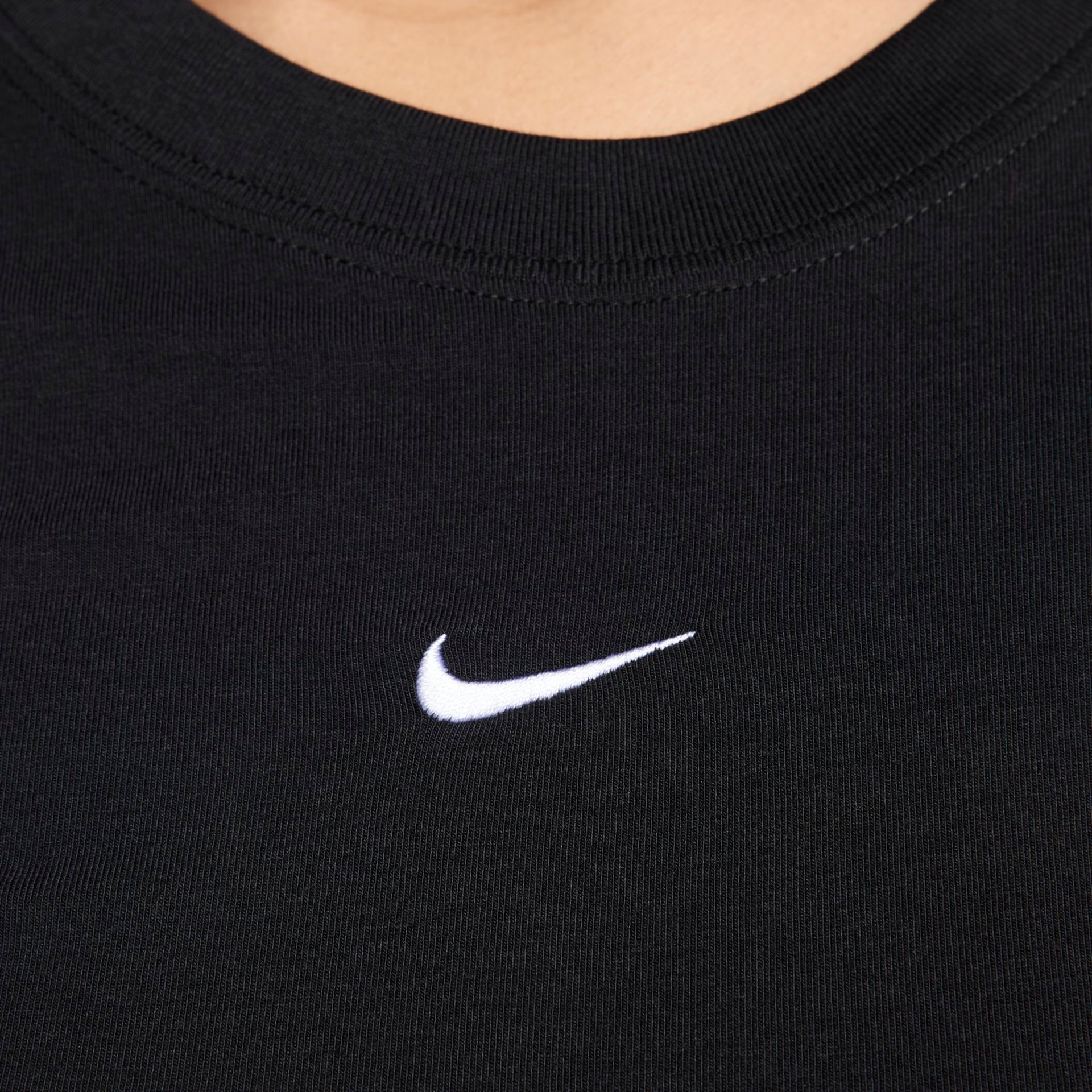 Camiseta Nike Sportswear Chill Knit Feminina - Foto 4