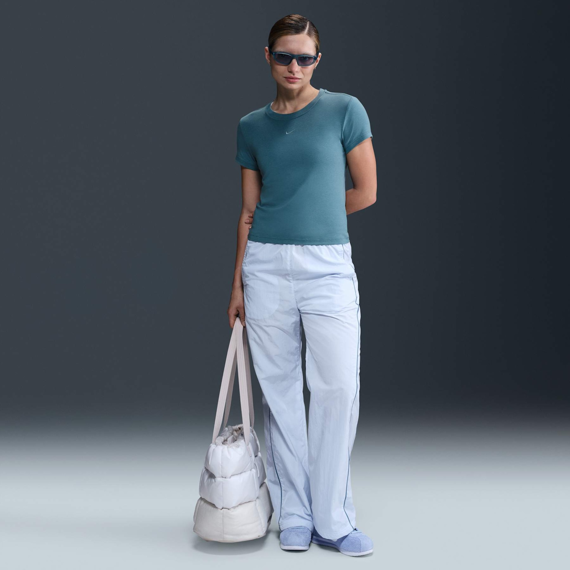 Camiseta Nike Sportswear Chill Knit Feminina - Foto 4