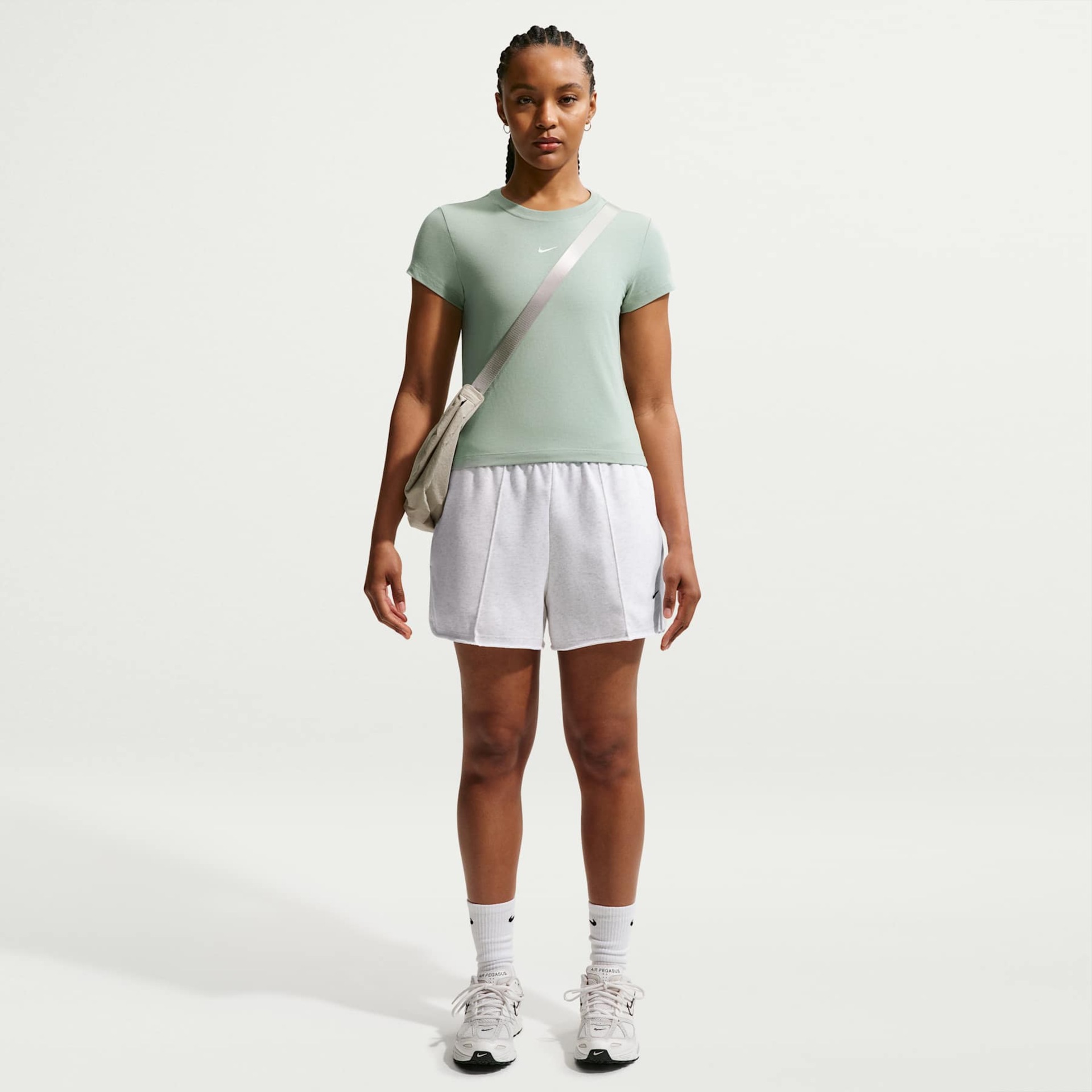 Camiseta Nike Sportswear Chill Knit Feminina - Foto 4