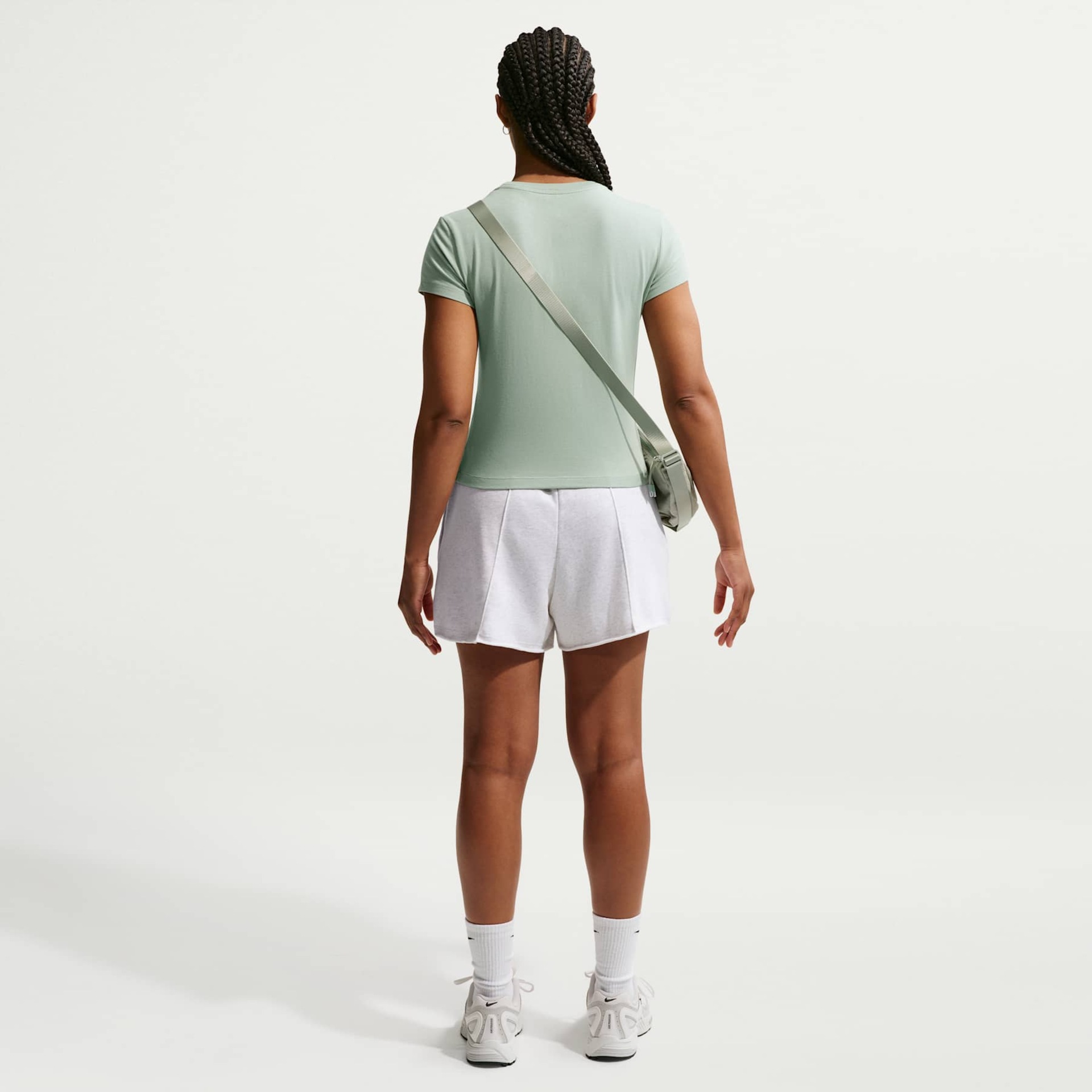 Camiseta Nike Sportswear Chill Knit Feminina - Foto 5