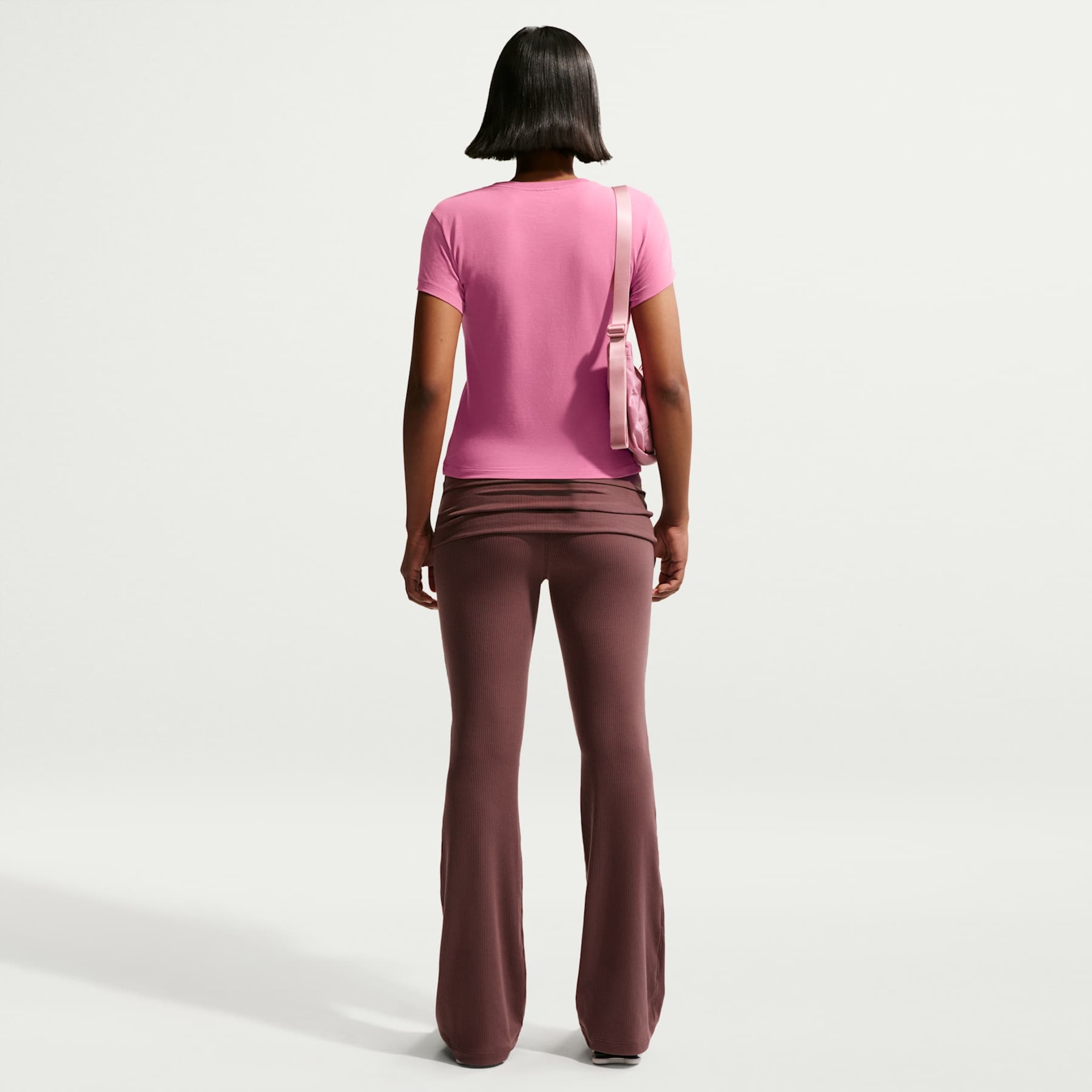 Camiseta Nike Sportswear Chill Knit Feminina - Foto 5