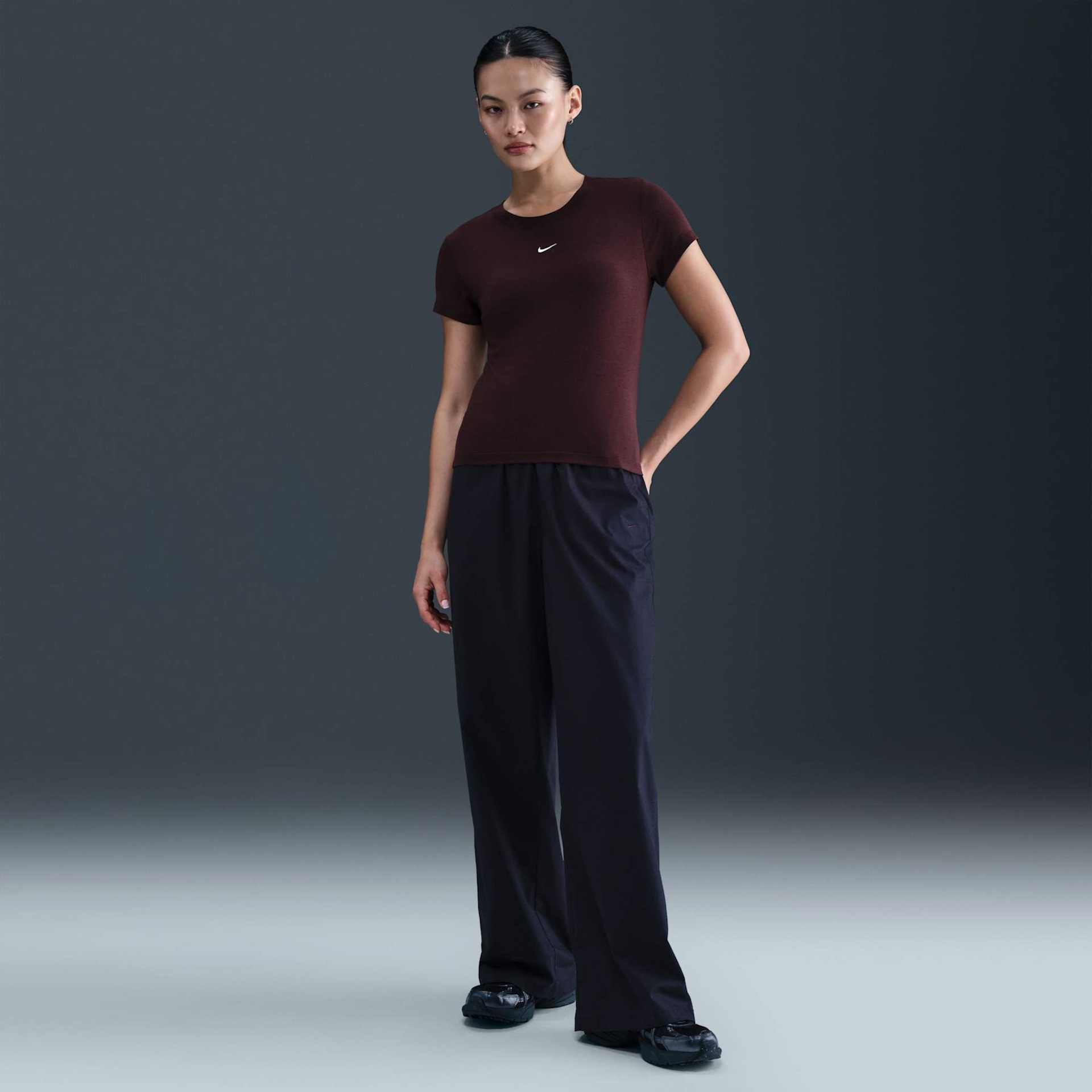 Camiseta Nike Sportswear Chill Knit Feminina - Foto 4