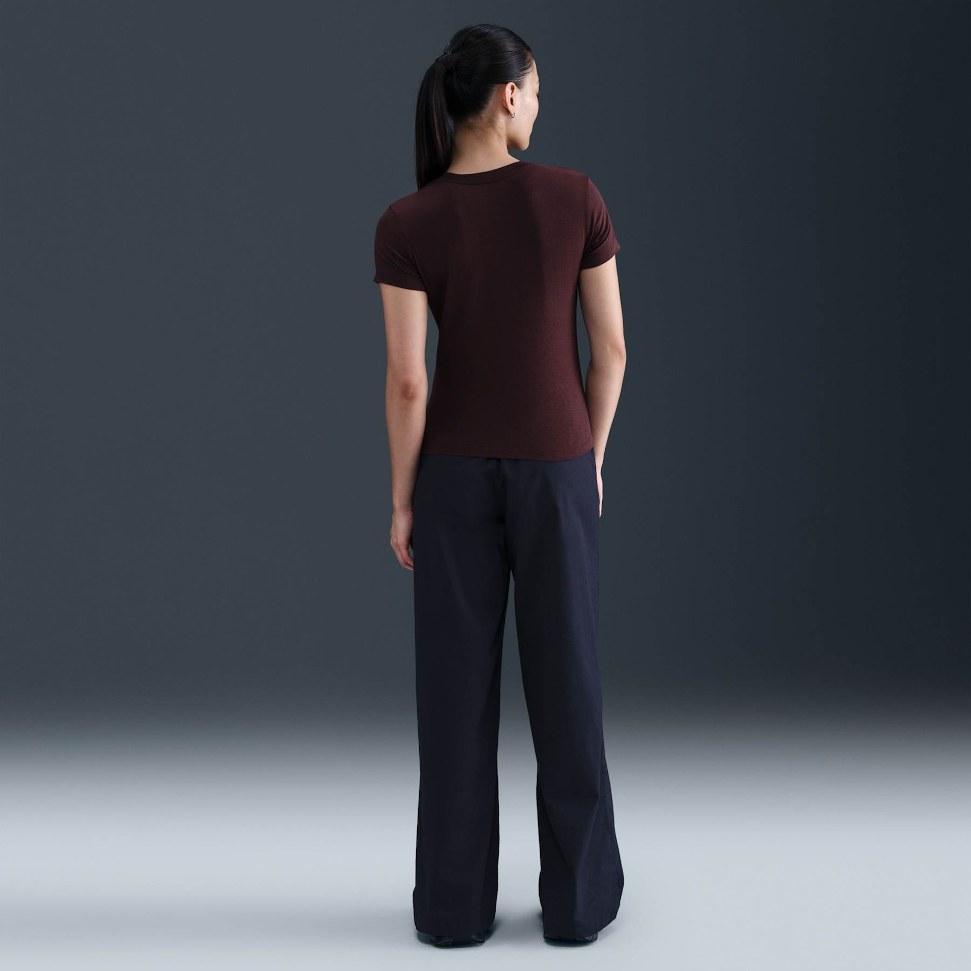 Camiseta Nike Sportswear Chill Knit Feminina - Foto 5