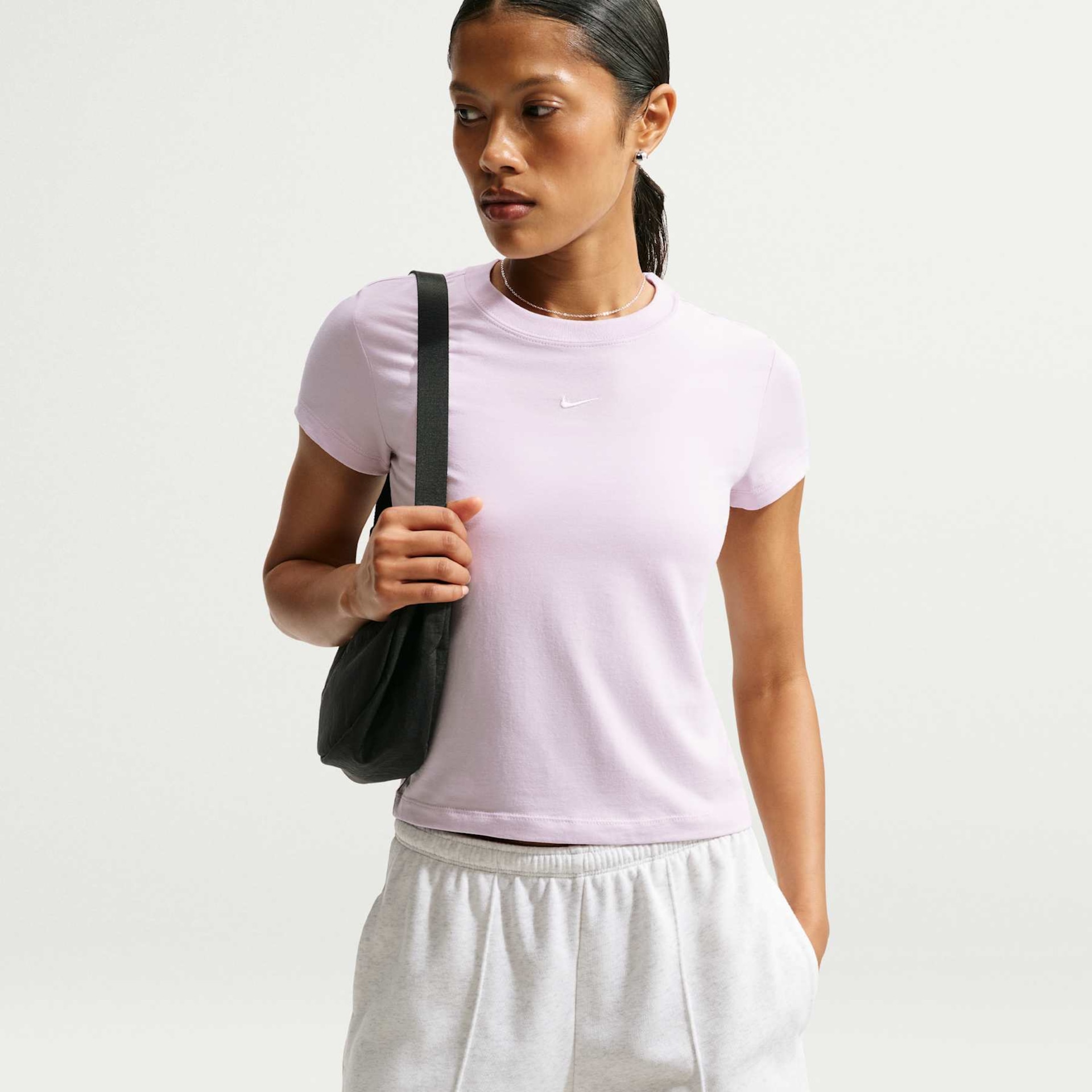 Camiseta Nike Sportswear Chill Knit Feminina - Foto 3