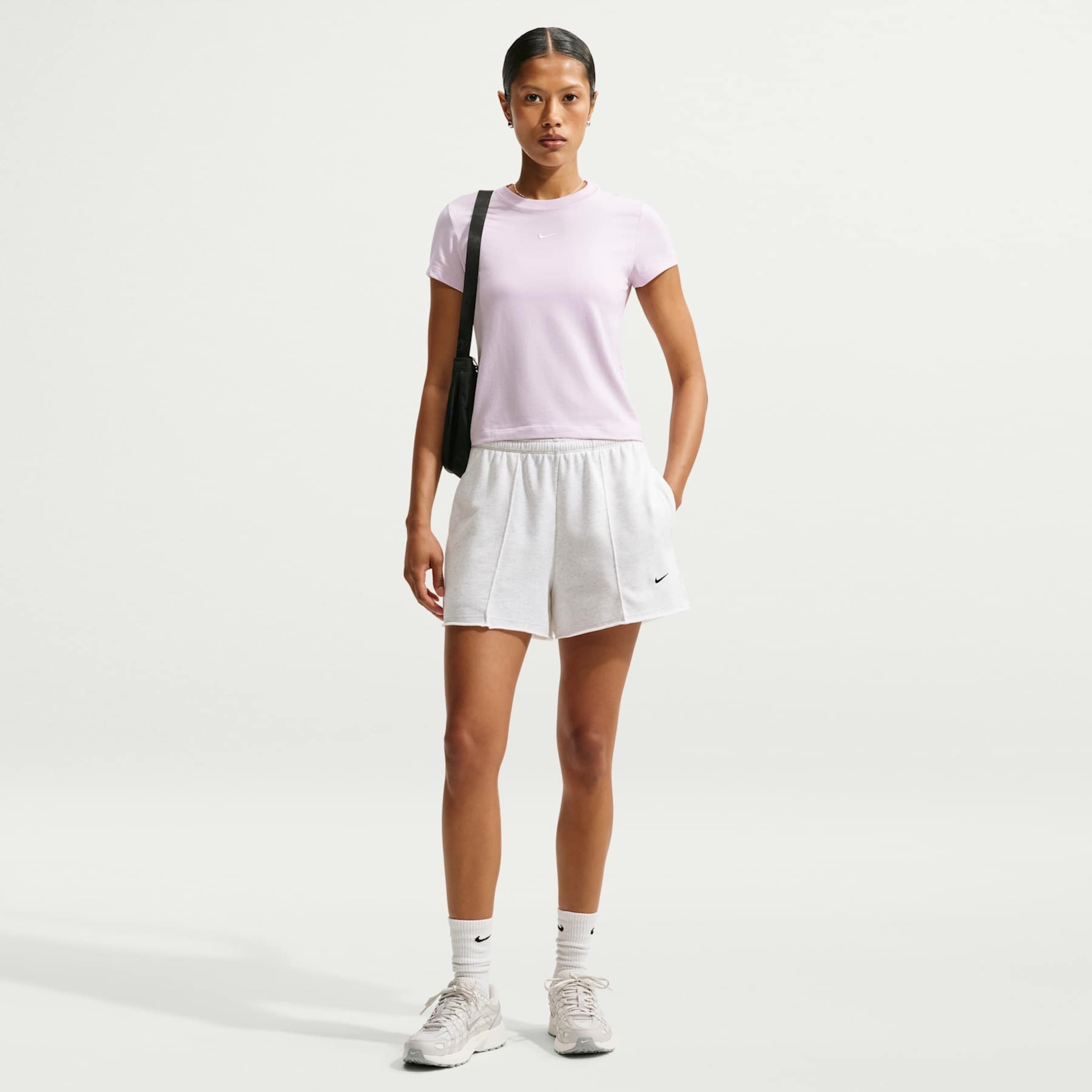 Camiseta Nike Sportswear Chill Knit Feminina - Foto 4