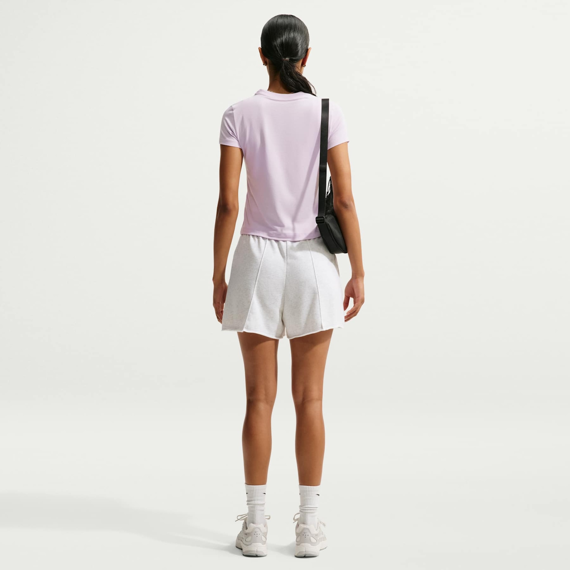 Camiseta Nike Sportswear Chill Knit Feminina - Foto 5