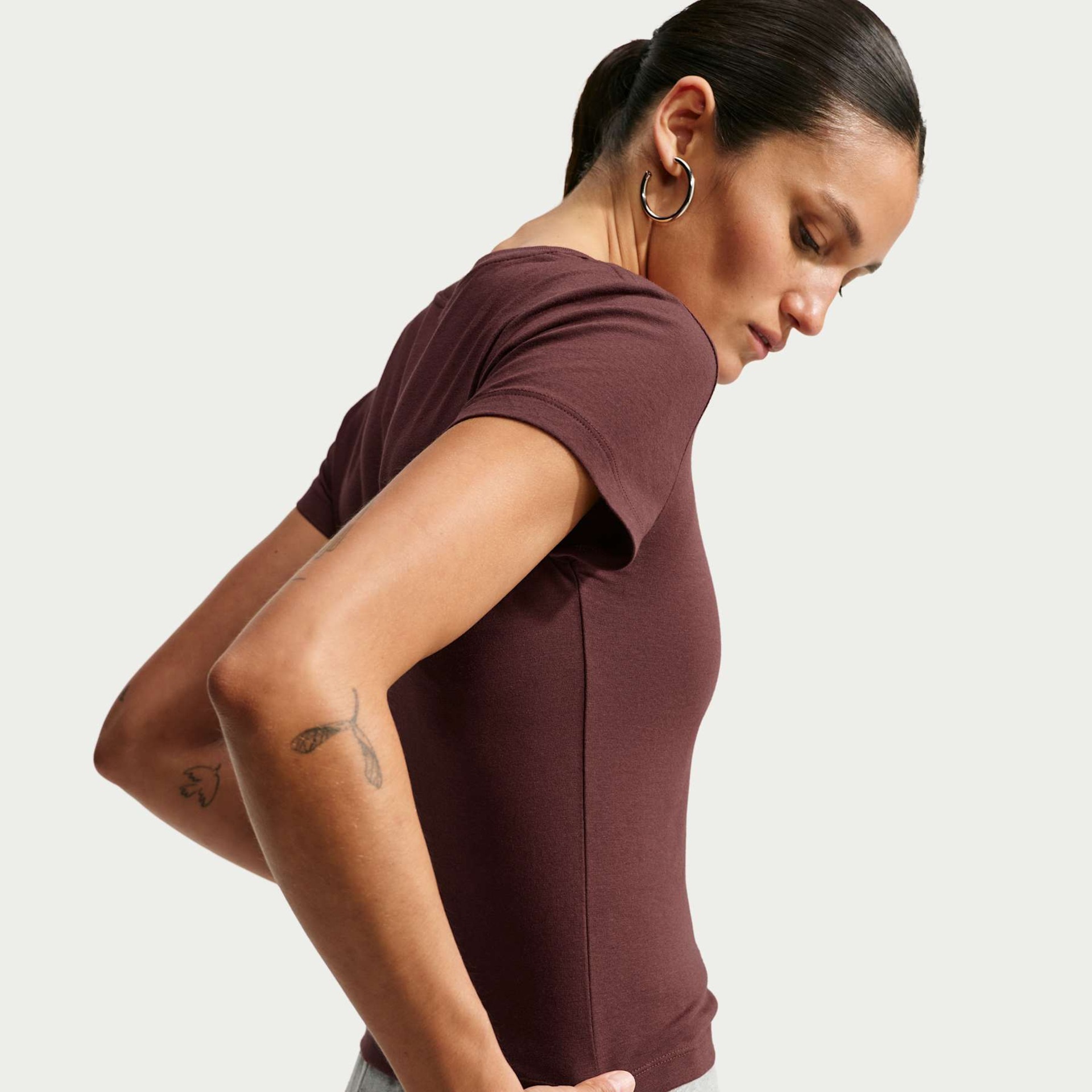Camiseta Nike Sportswear Chill Knit Feminina - Foto 2