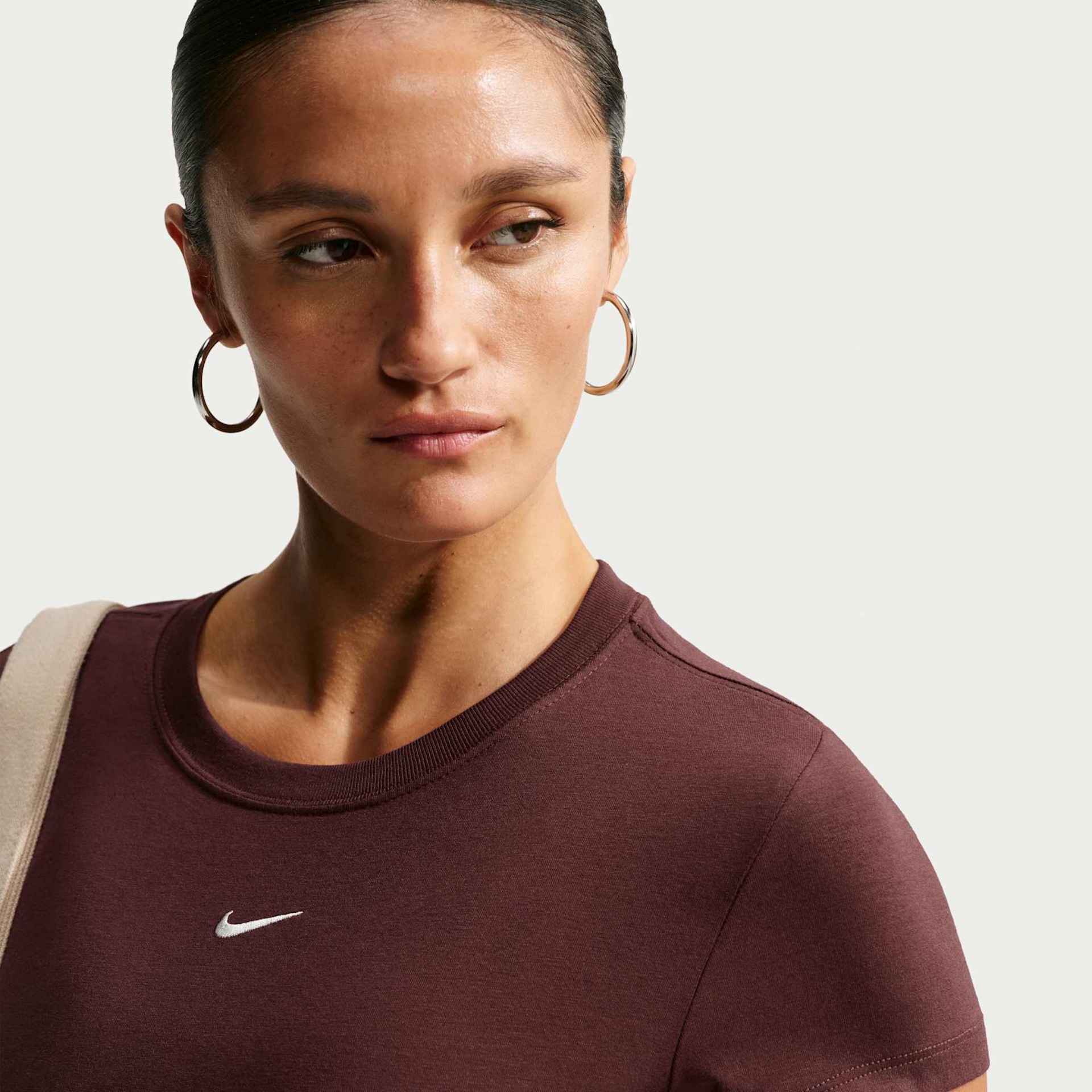 Camiseta Nike Sportswear Chill Knit Feminina - Foto 3