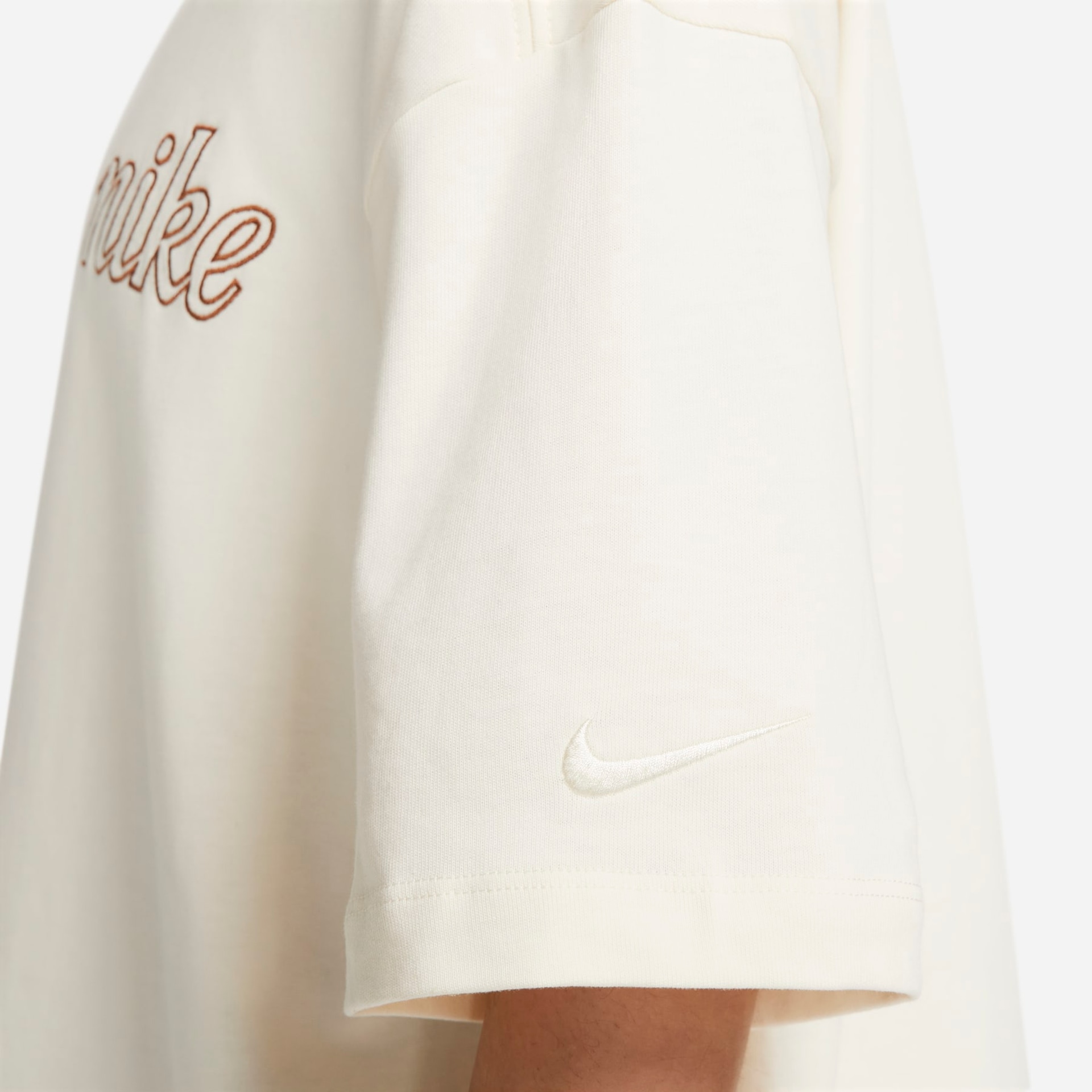 Camiseta Nike Sportswear Bear Feminina - Foto 4